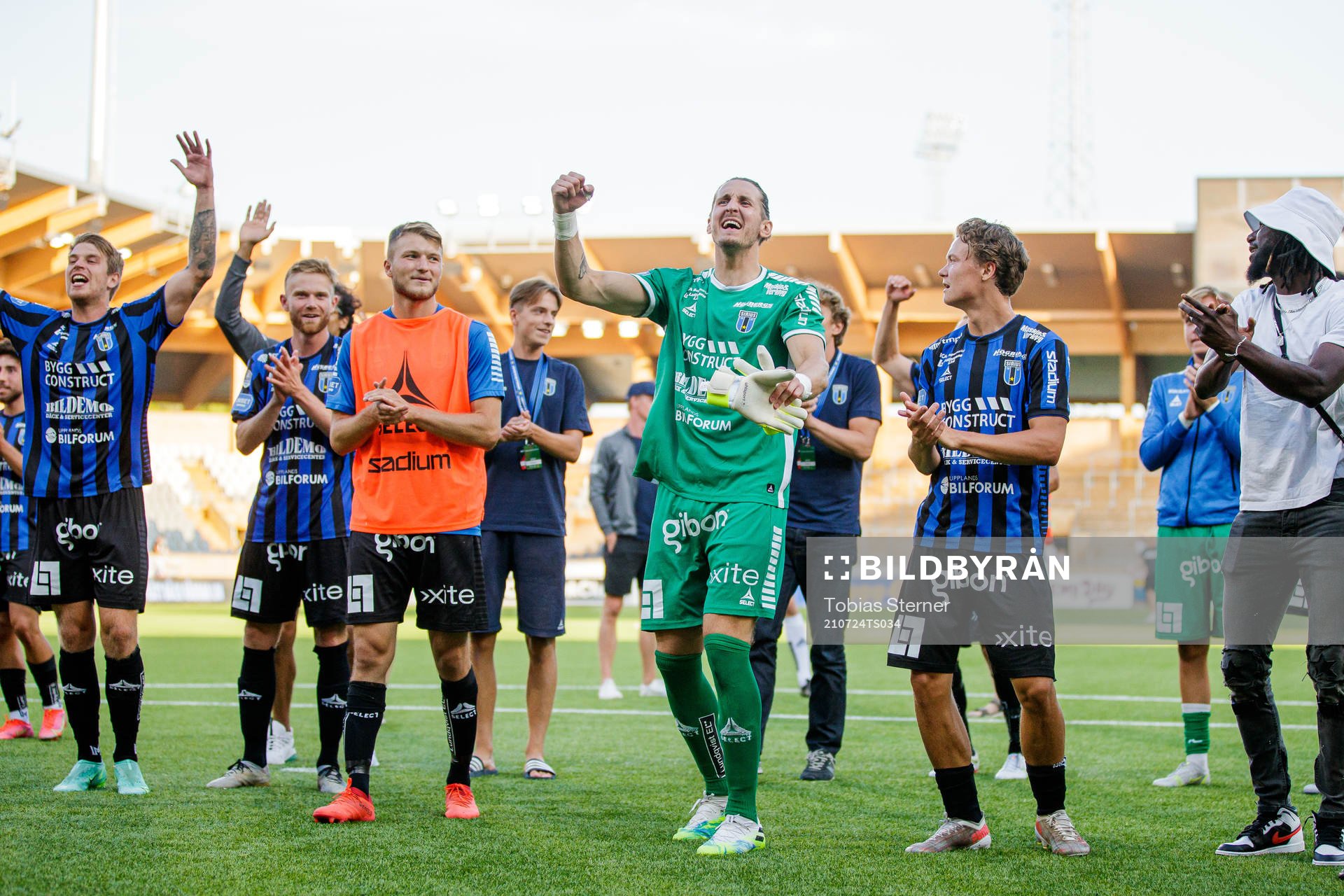 Sirius målvakt David Mitov Nilsson jublar