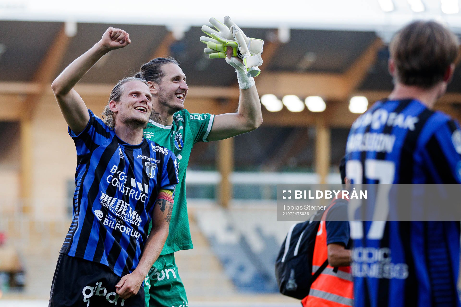 Sirius Tim Björkström och målvakt David Mitov Nilsson