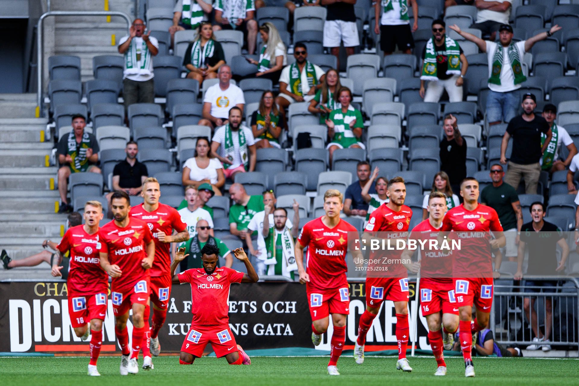 IFK Norrköpings Samuel Adegbenro jublar