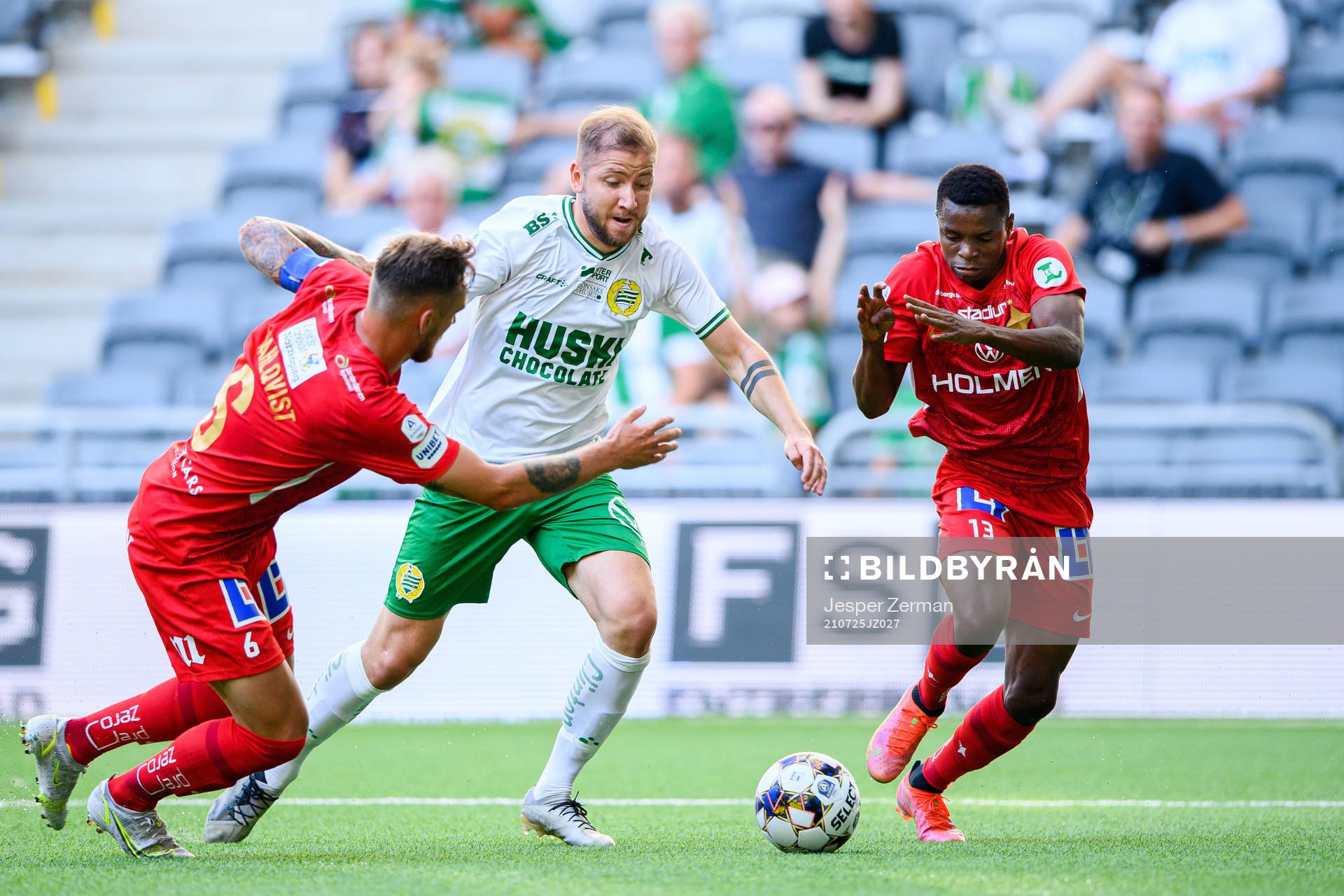 Hammarbys Darijan Bojanic i en kamp mot IFK Norrköpings