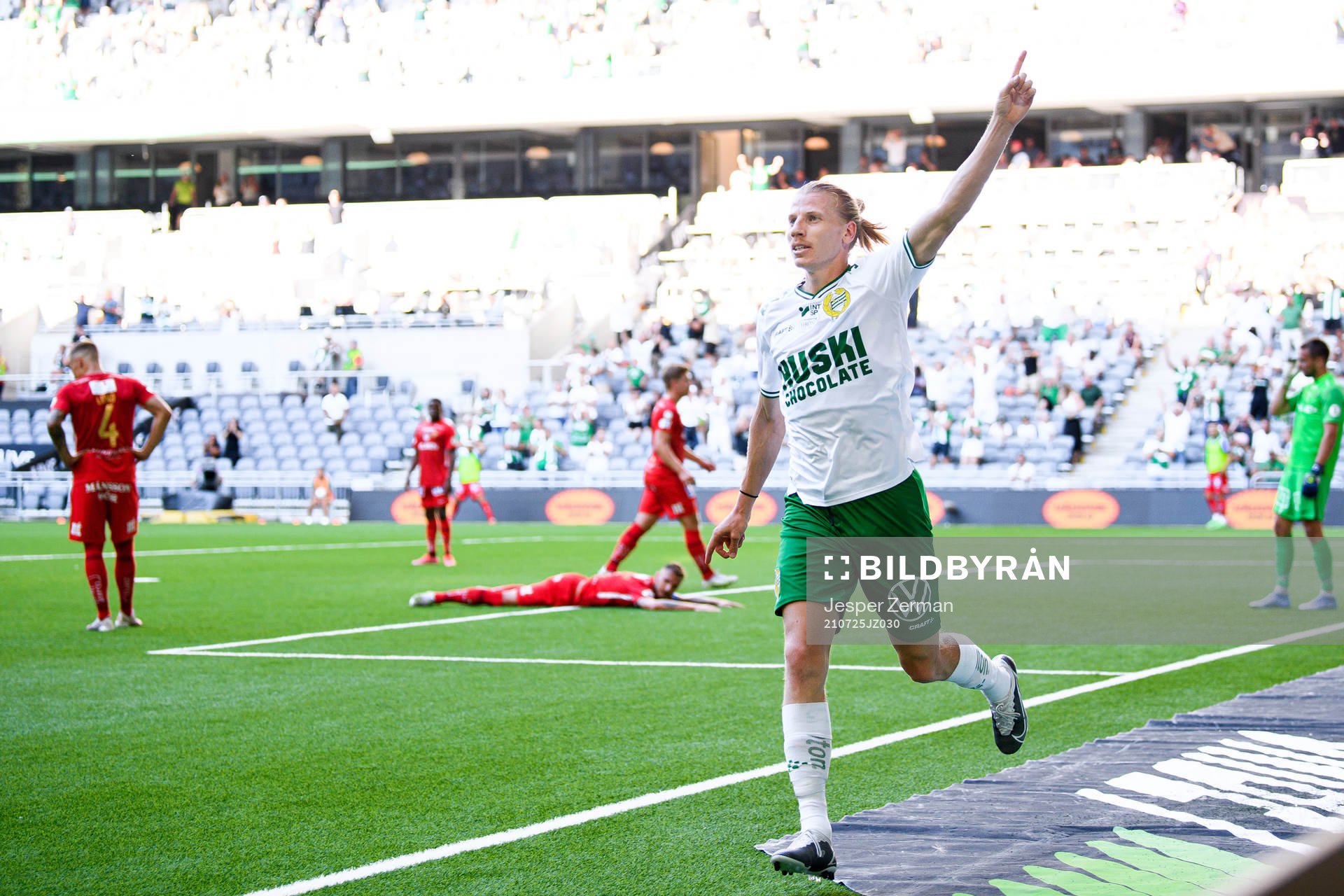 Hammarbys Gustav Ludwigson jublar