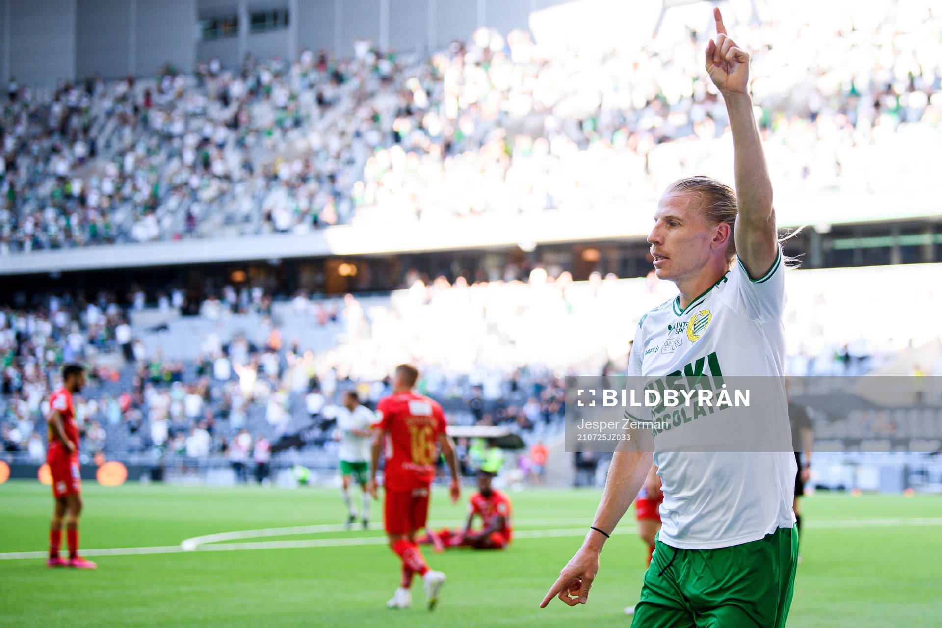 Hammarbys Gustav Ludwigson jublar efter 1-1 under fotbollsmatchen i Allsvenskan mellan Hammarby och IFK Norrköping den 25 juli 2021 i Stockholm.