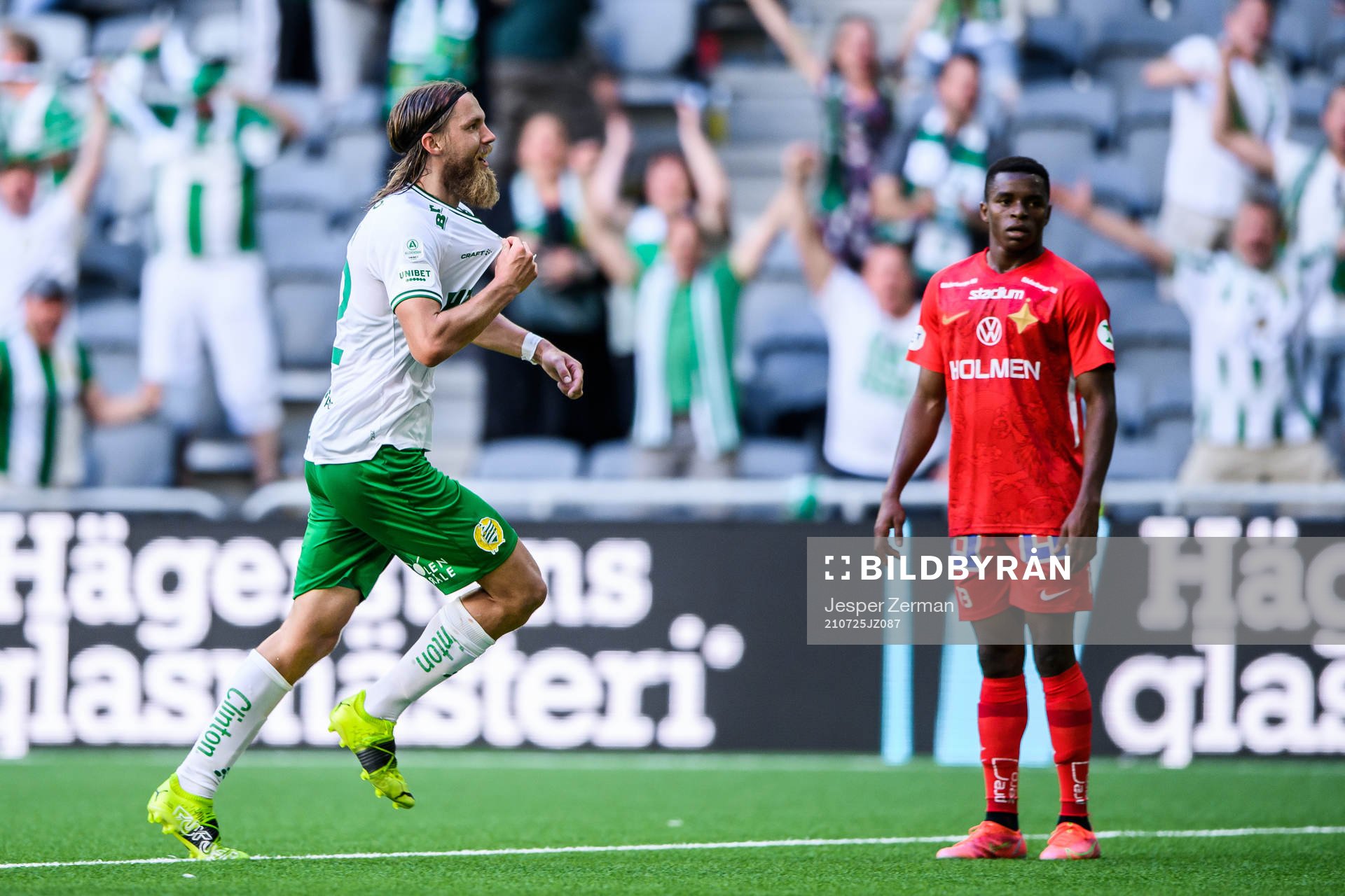Hammarbys Bjørn Paulsen jublar efter 2-1 under fotbollsmatchen i Allsvenskan mellan Hammarby och IFK Norrköping den 25 juli 2021 i Stockholm.
