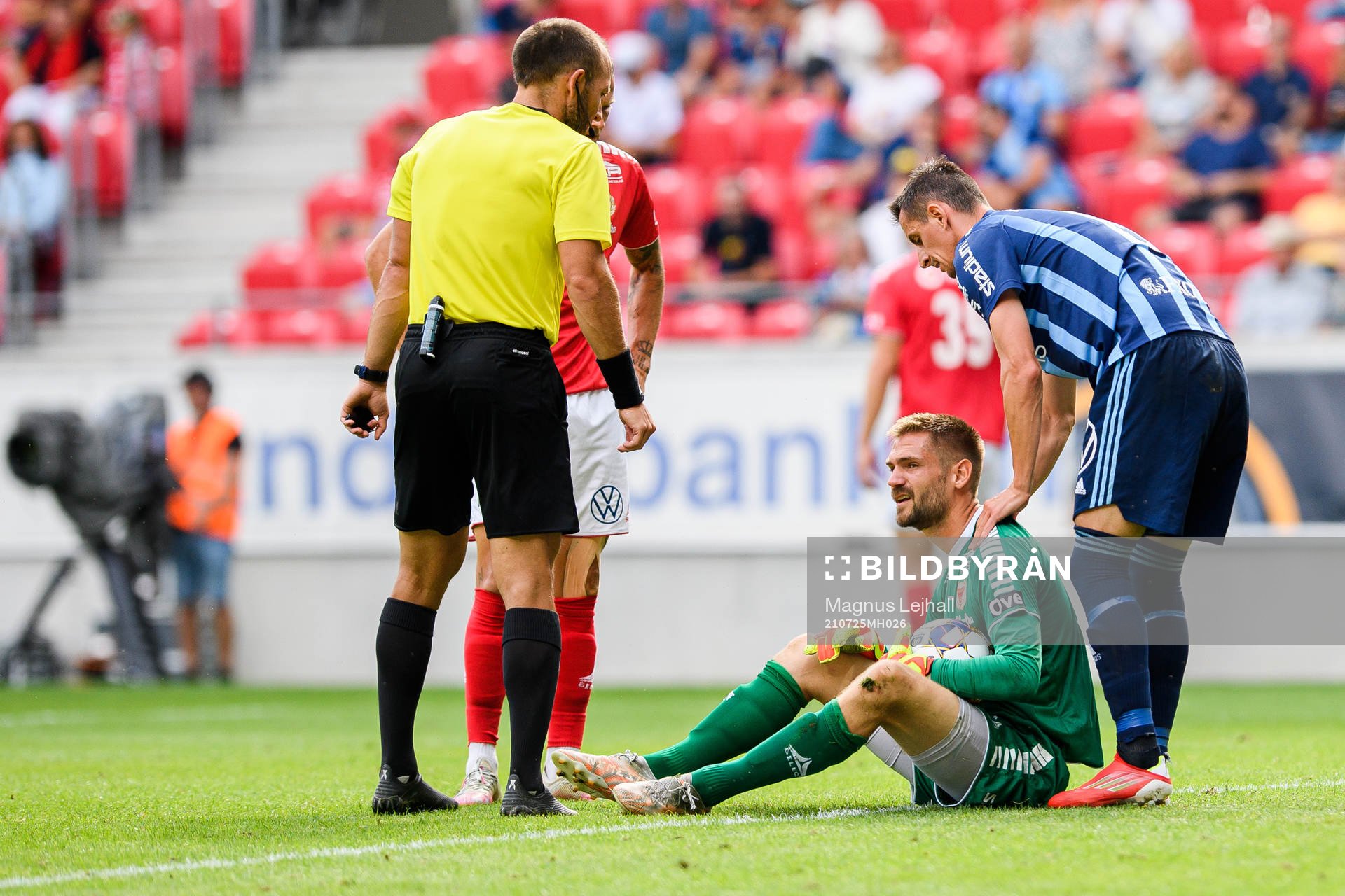 Djurgårdens Haris Radetinac och Kalmars målvakt Lucas