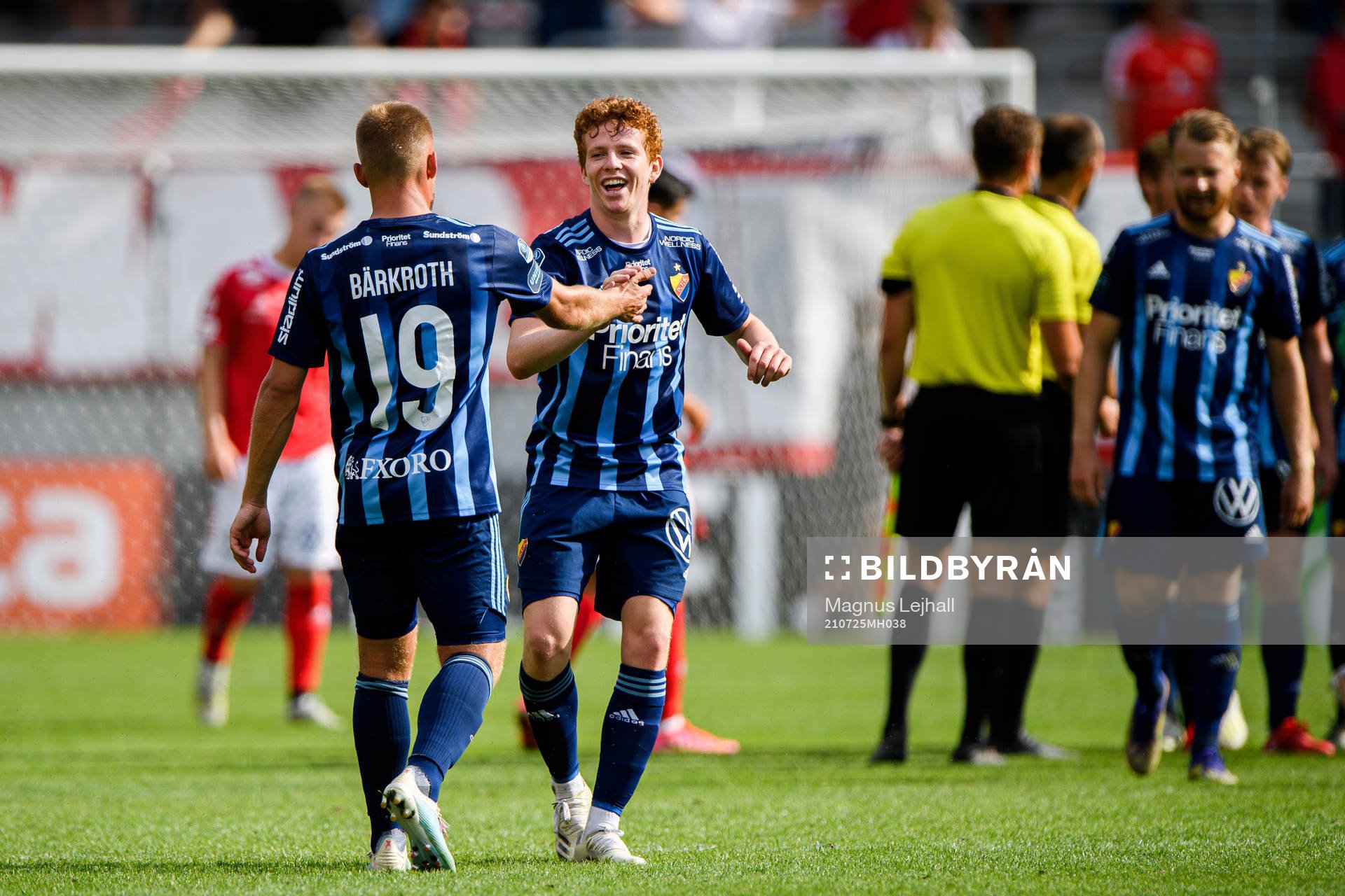 Djurgårdens Nicklas Bärkroth och Aslak Witry jublar