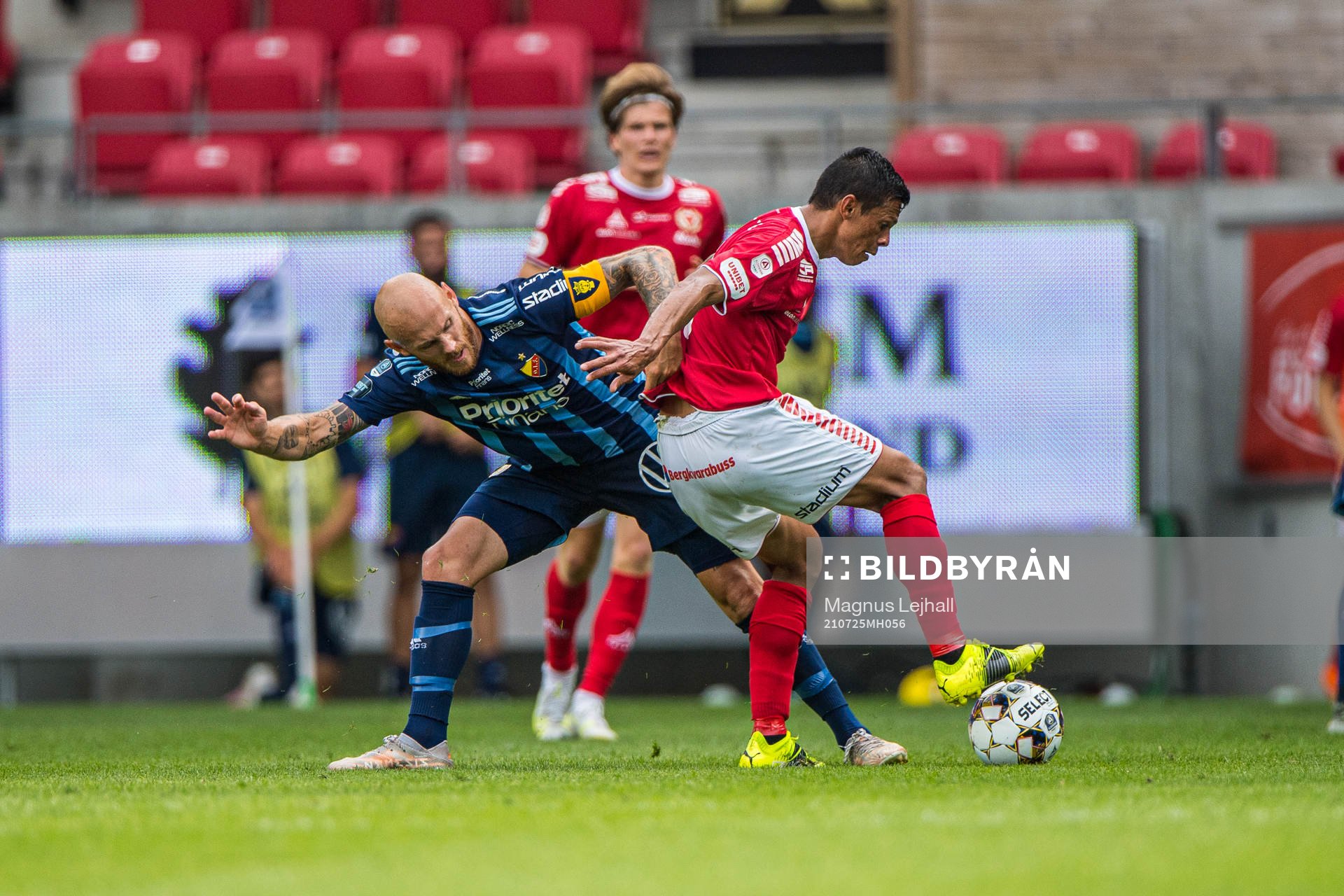 Kalmars Romario Pereira Sipiao  och Djurgårdens Magnus