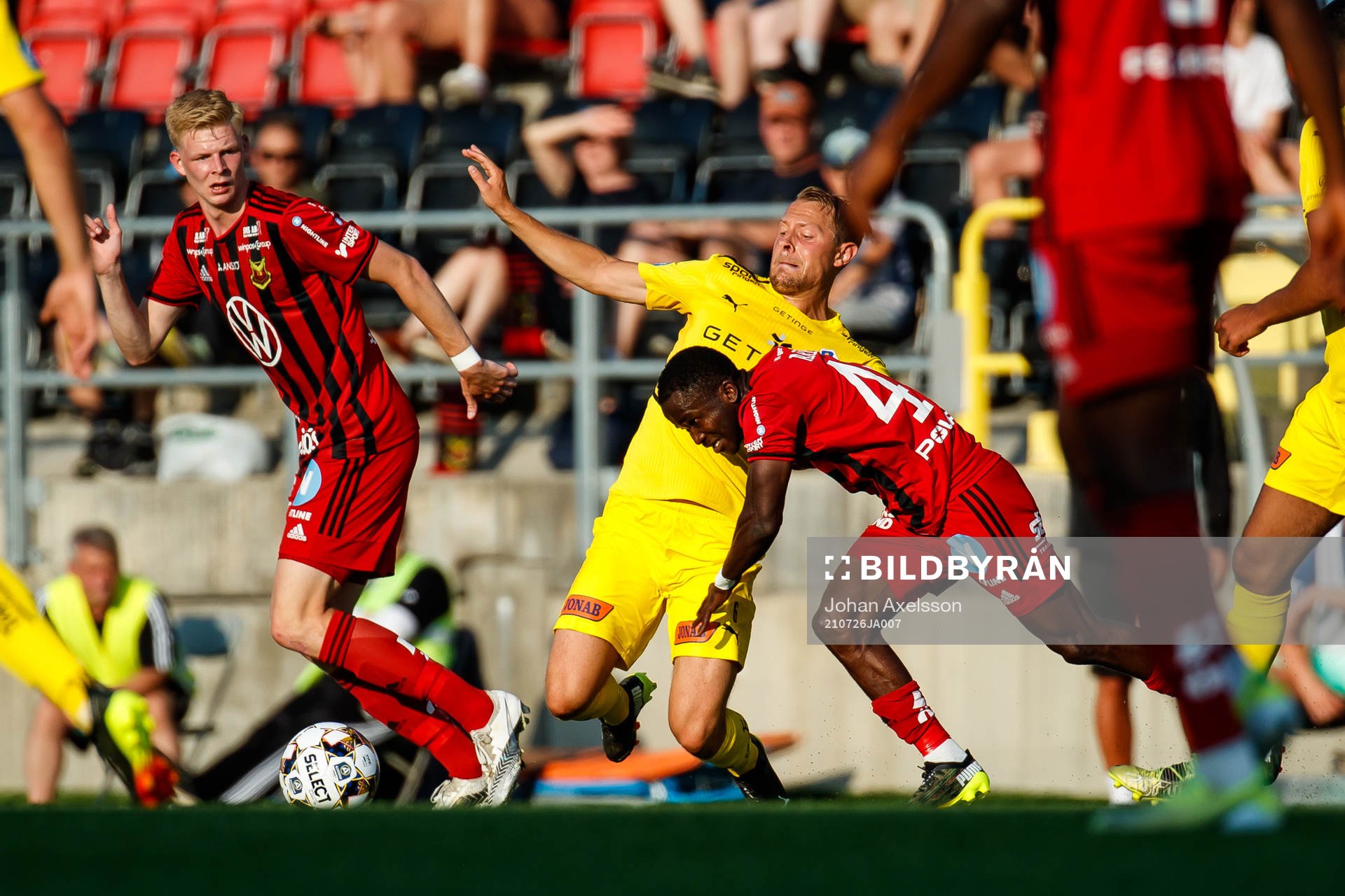 Halmstads Alexander Berntsson och Östersunds Frank Arhin