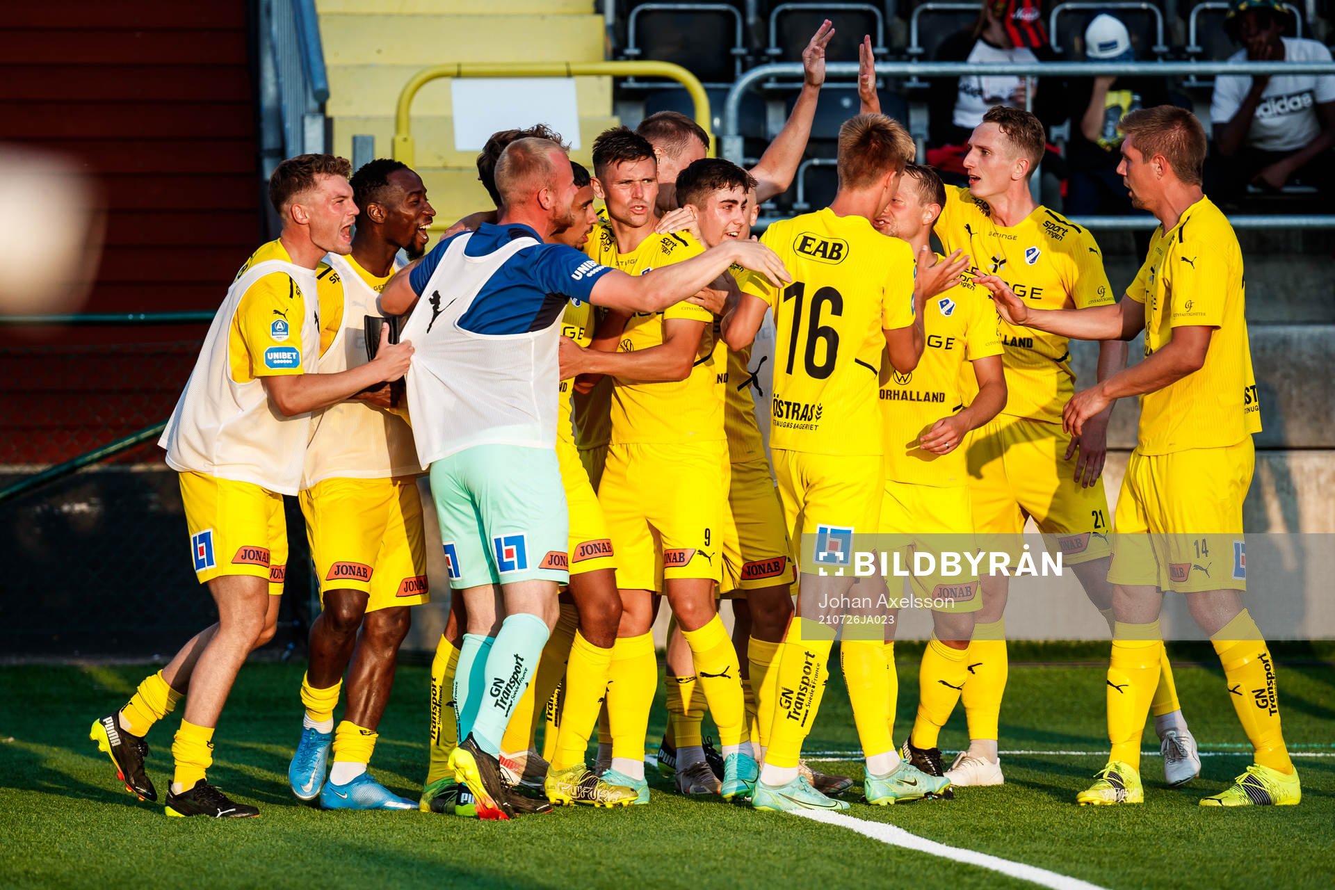 Halmstads spelare jublar efter 0-1 under fotbollsmatchen i Allsvenskan mellan Östersund och Halmstad den 26 juli 2021 i Östersund. 