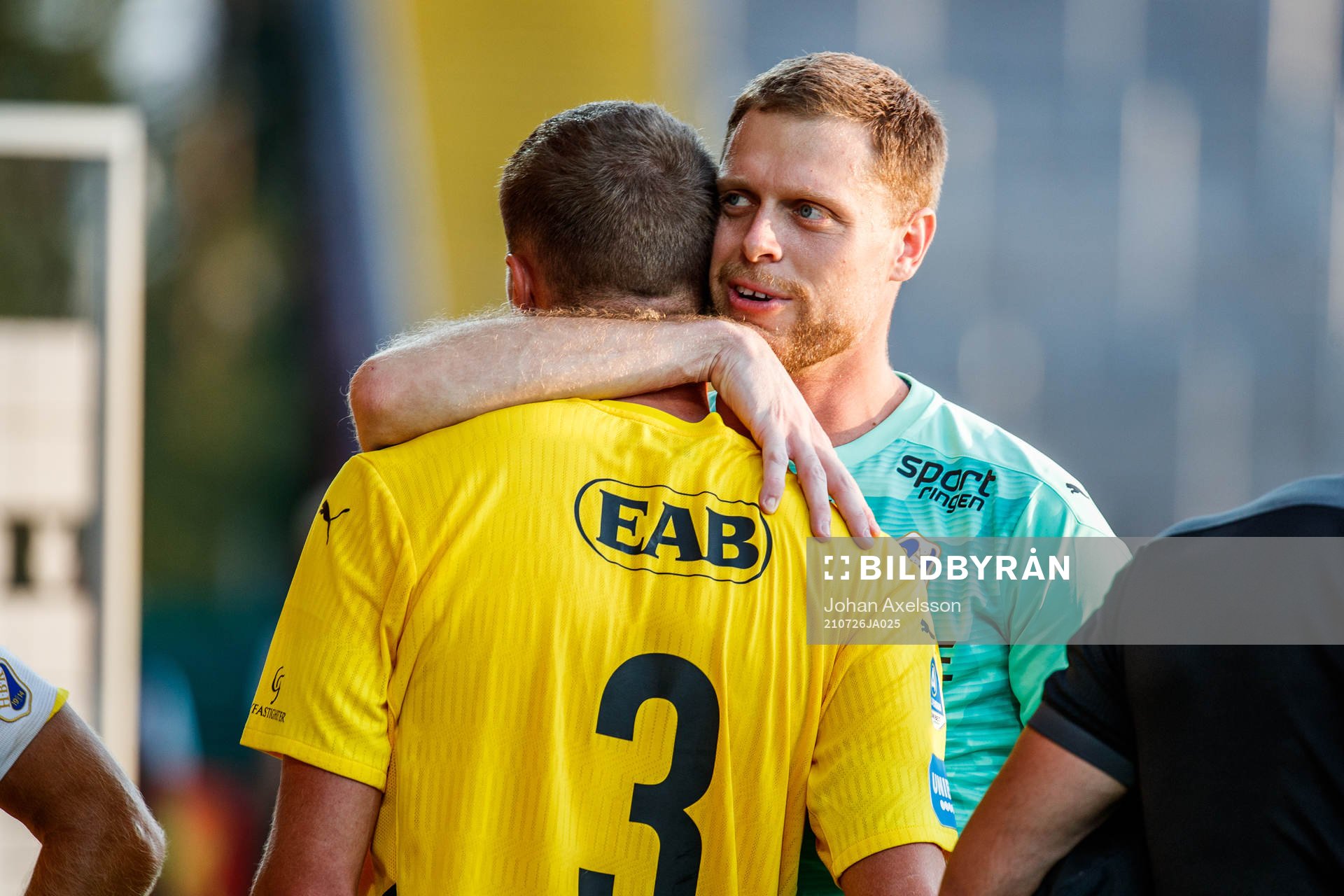 Halmstads Alexander Berntsson och målvakt Malkolm Nilsson
