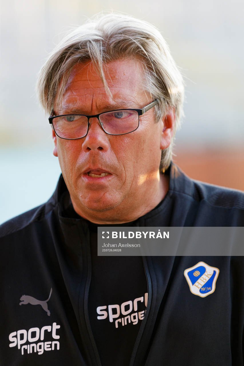 Halmstads analytiker Pelle Olsson under presskonferensen efter  fotbollsmatchen i Allsvenskan mellan Östersund och Halmstad den 26 juli 2021 i Östersund. 