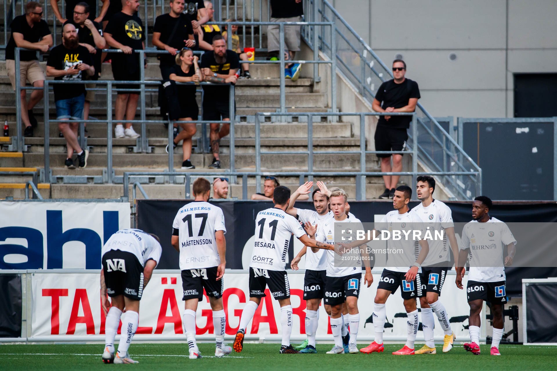 Örebros spelare jublar