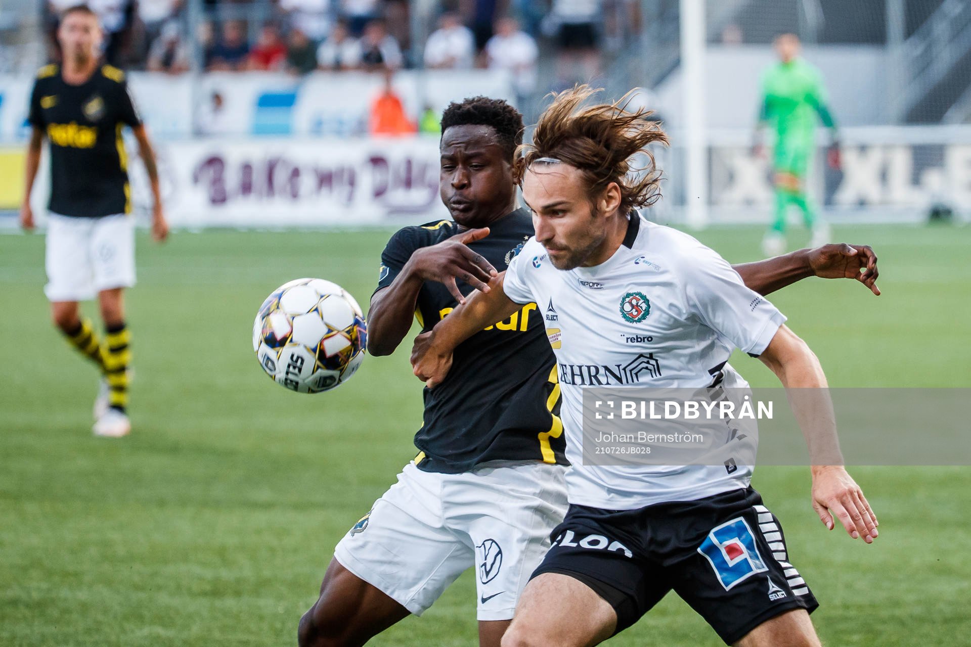 s Erick Otieno och Örebros Kevin Walker