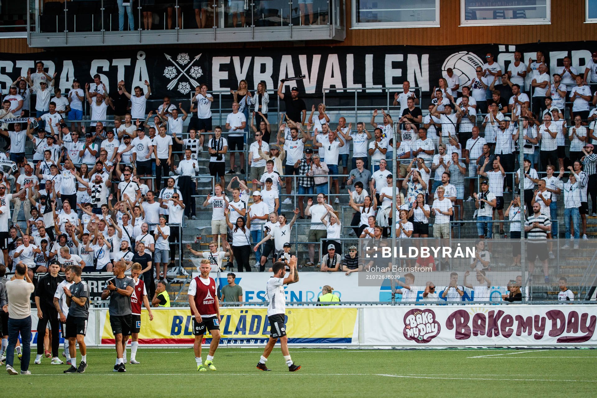 Örebros Nahir Besara tackar publiken