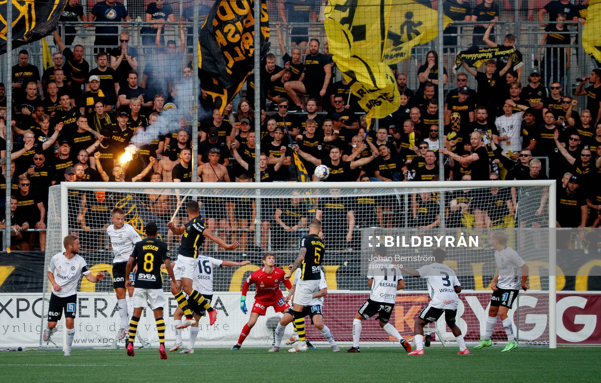 s Nabil Bahoui gör 1-1 på Örebros målvakt Bobby Allain