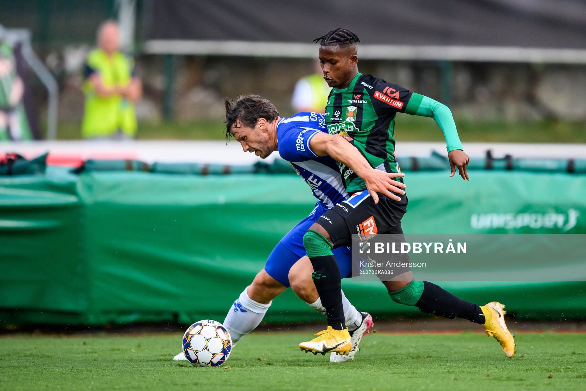 IFK Göteborgs Gustav Svensson och Varbergs Adama Fofana