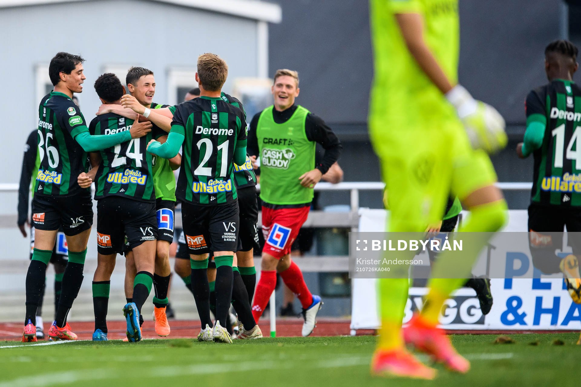 Varbergs Ryan Moon jublar med lagkamrater