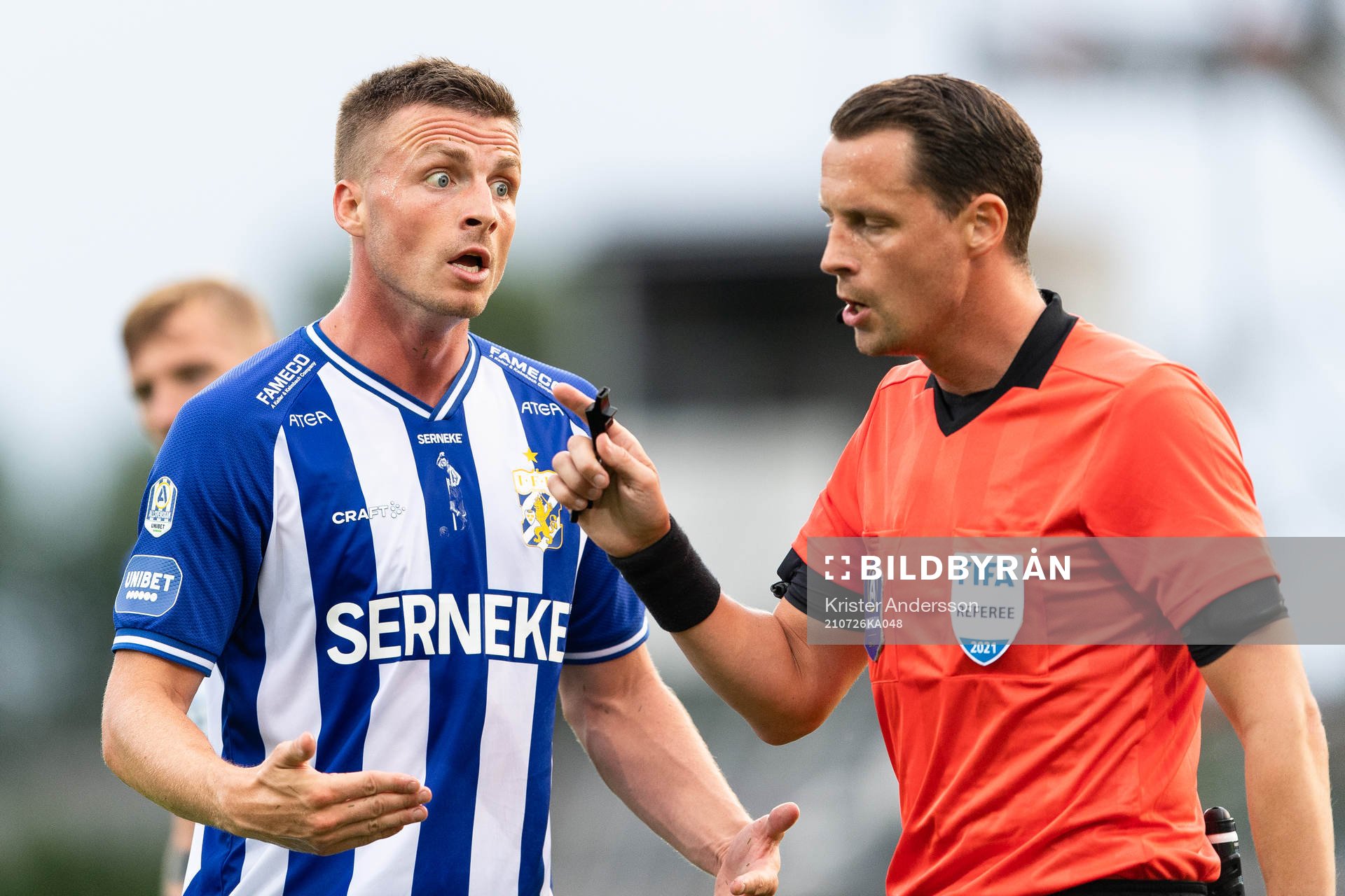 IFK Göteborgs Calle Johansson och domare Andreas Ekberg