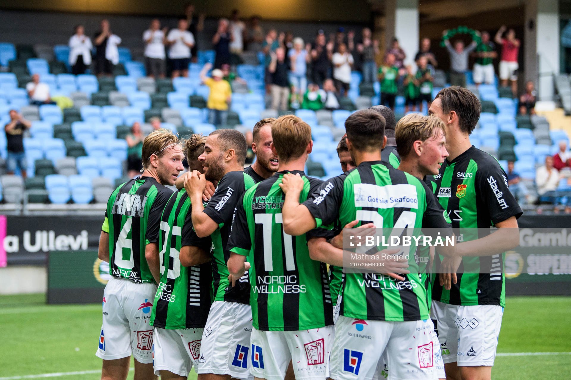 GAIS Jonas Lindberg jublar med lagkamrater