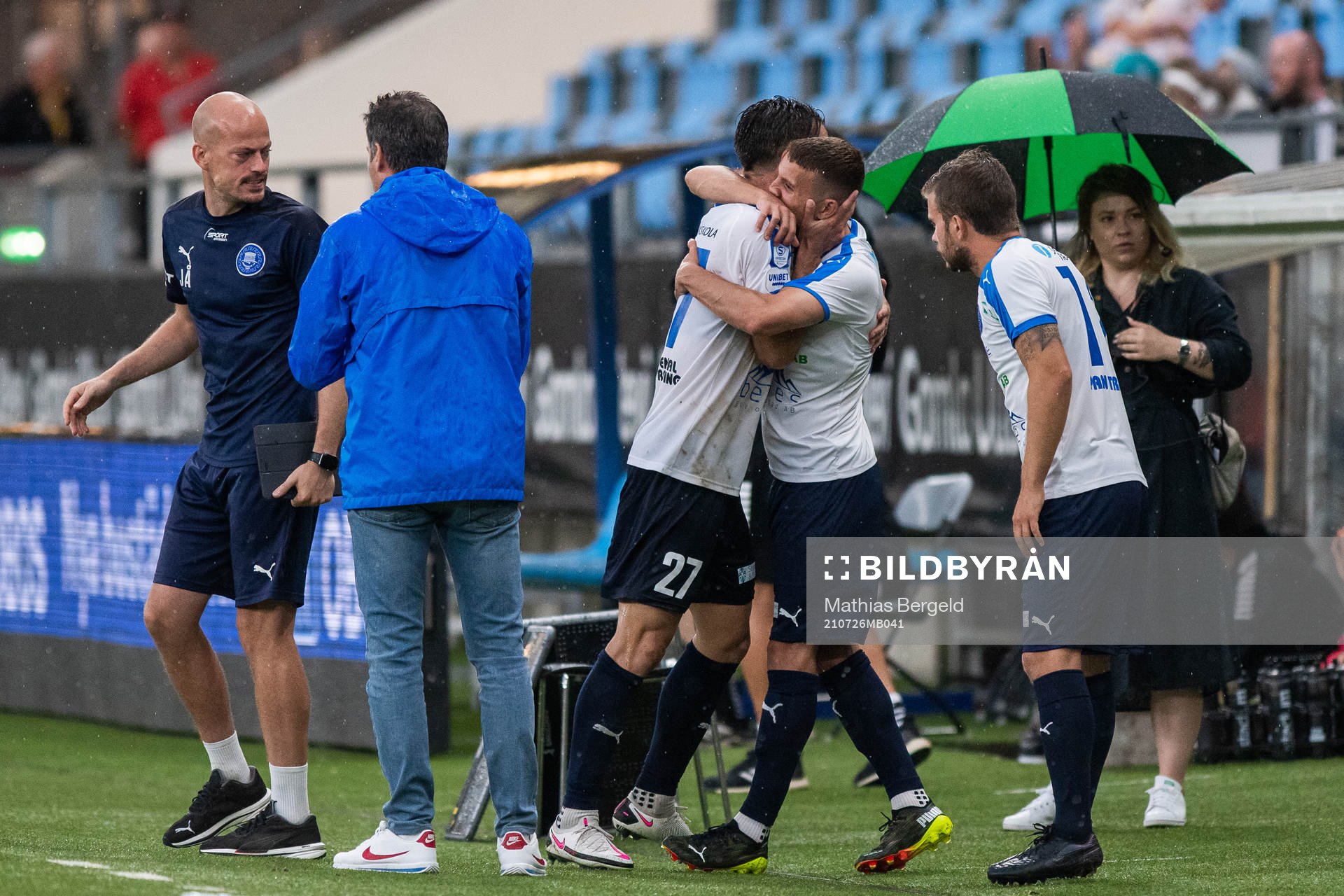 Akropolis Erik Figueroa jublar med Lamine Nekrouf efter att han gjort 1-1 under fotbollsmatchen i Superettan mellan GAIS och Akropolis den 26 juli 2021 i Göteborg.