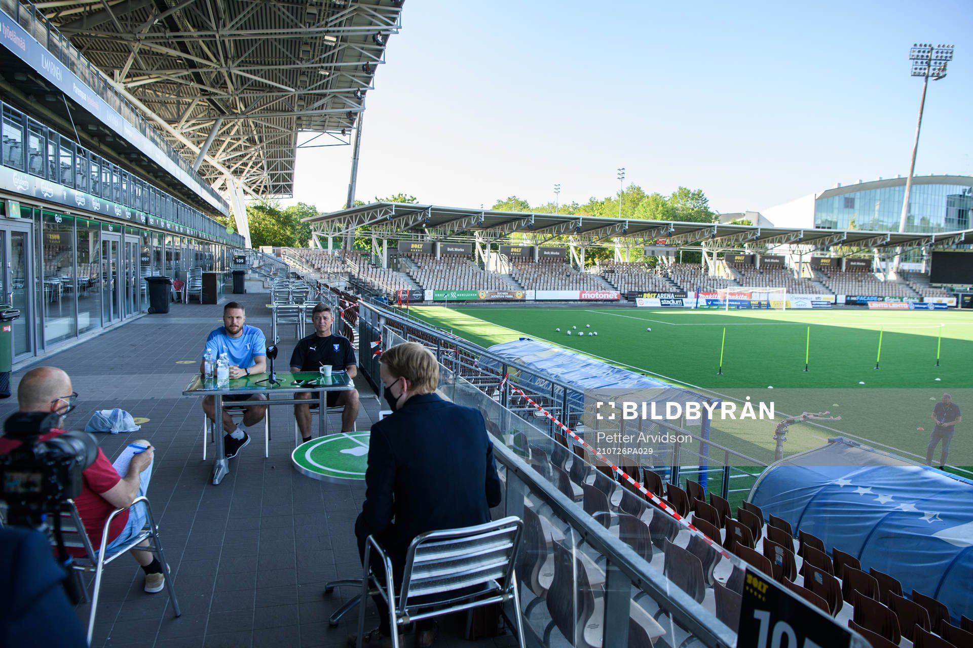 Lasse Nielsen and Jon Dahl Tomasson, head coach of Malmö FF