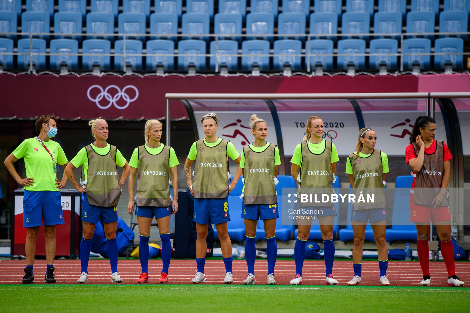 Caroline Seger , Sofia Jakobsson , Lina Hurtig, Nathalie Björn, Amanda Ilestedt, Kosovare Asllani and goalkeeper Zecira Musovic of Sweden ahead of the women’s football match between New Zealand and Sweden during day 4 of the Tokyo 2020 Olympic Games on July 27, 2021 in Rifu.