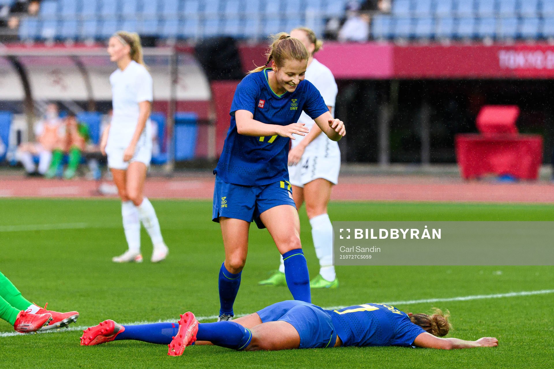 Anna Anvegård and Madelen Janogy of Sweden celebrate the 0-2 goal in the women’s football match between New Zealand and Sweden during day 4 of the Tokyo 2020 Olympic Games on July 27, 2021 in Rifu.