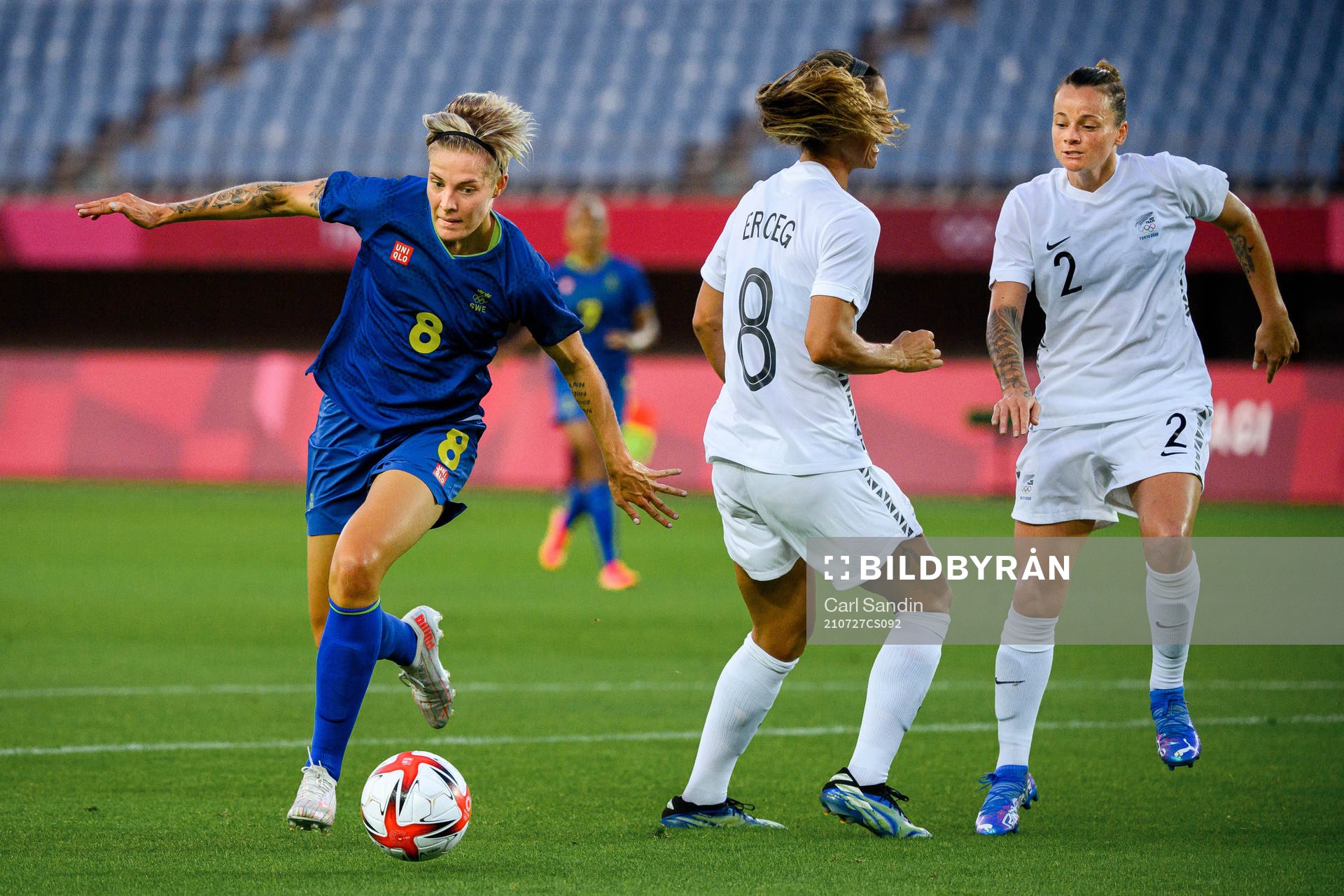 Lina Hurtig of Sweden against Abby Erceg and Ria Percival