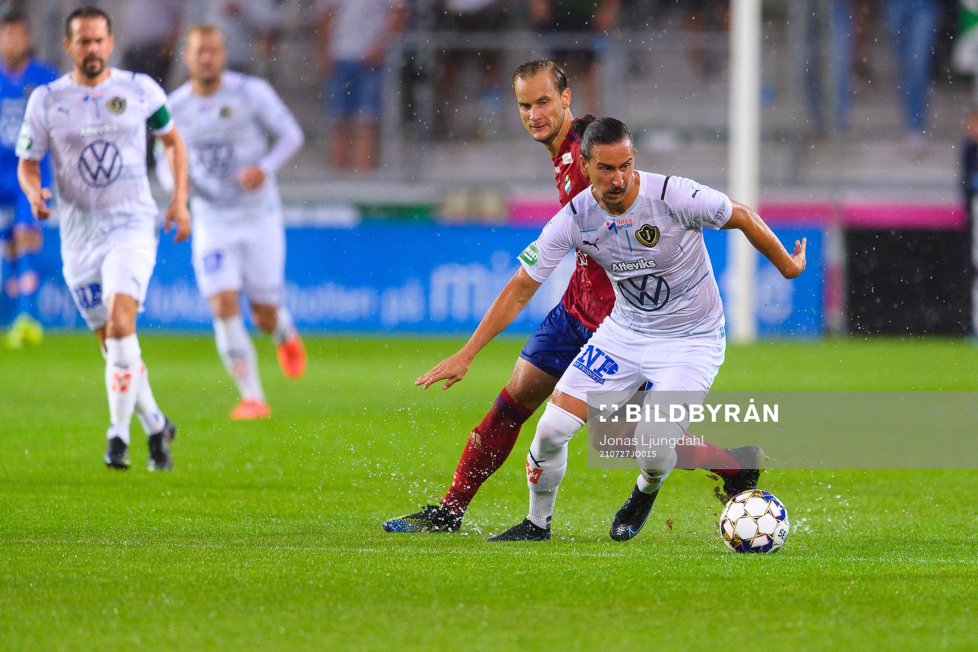 Jönköpings Edin Hamidovic och Östers Månz Berg