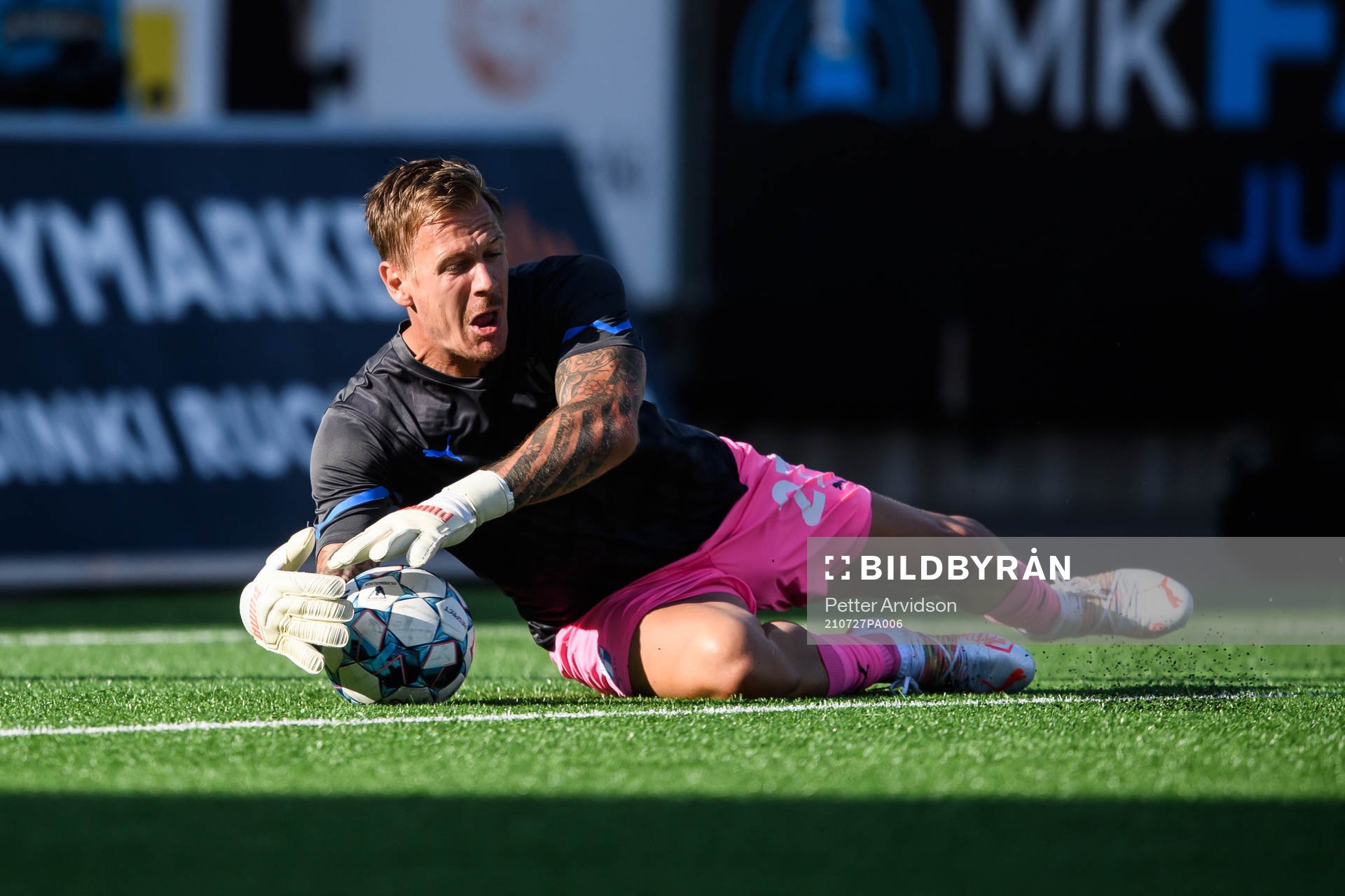 goalkeeper Johan Dahlin of Malmö FF