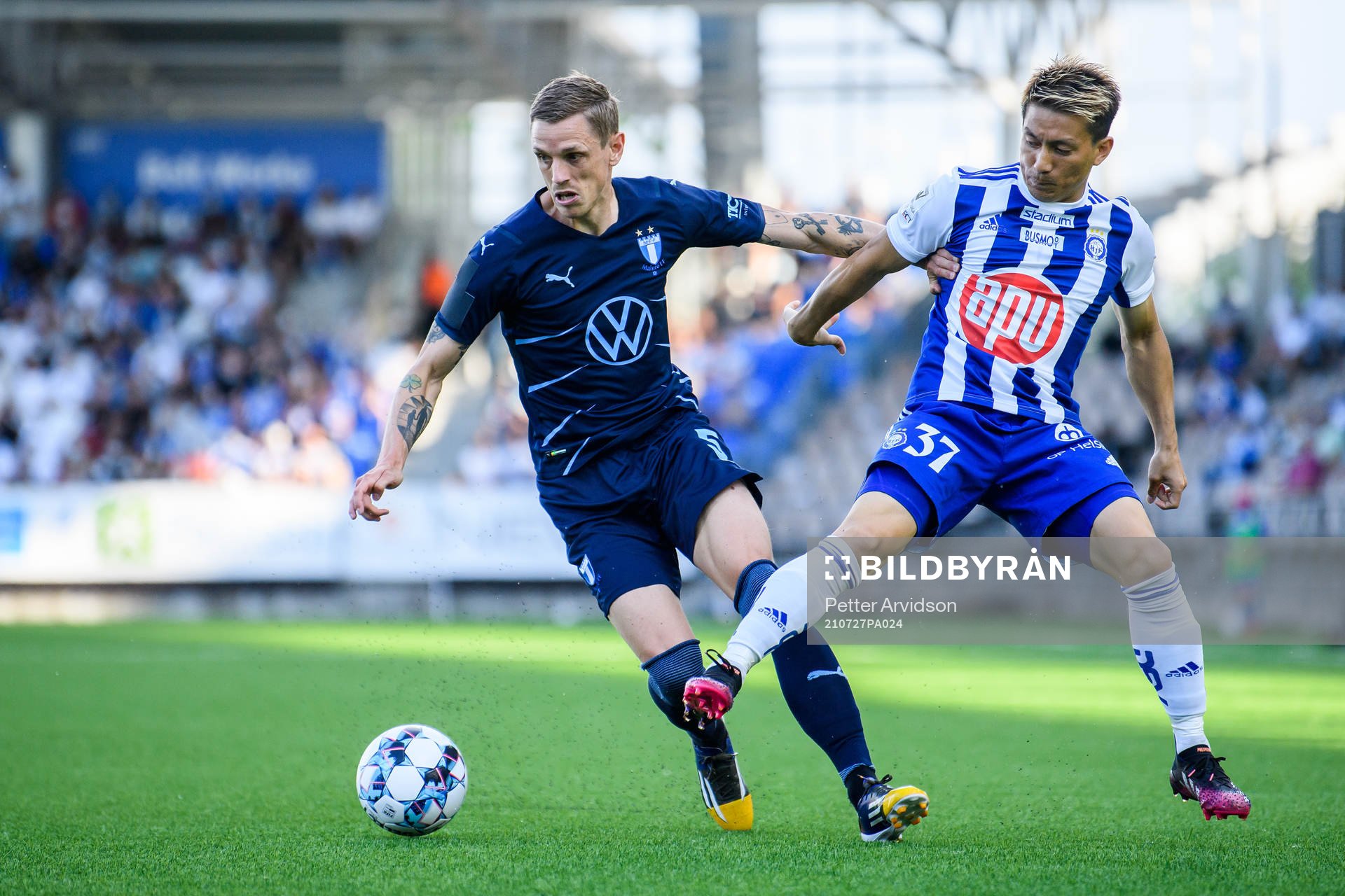 Sören Rieks of Malmö FF och Atomu Tanaka of Helsinki