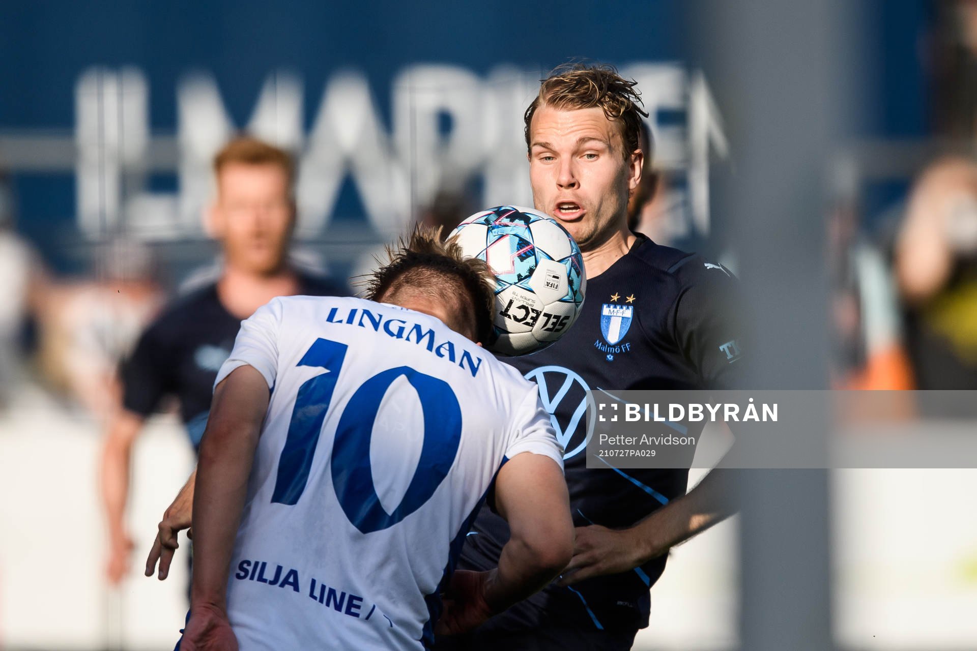 Lucas Lingman of Helsinki  and Oscar Lewicki of Malmö FF
