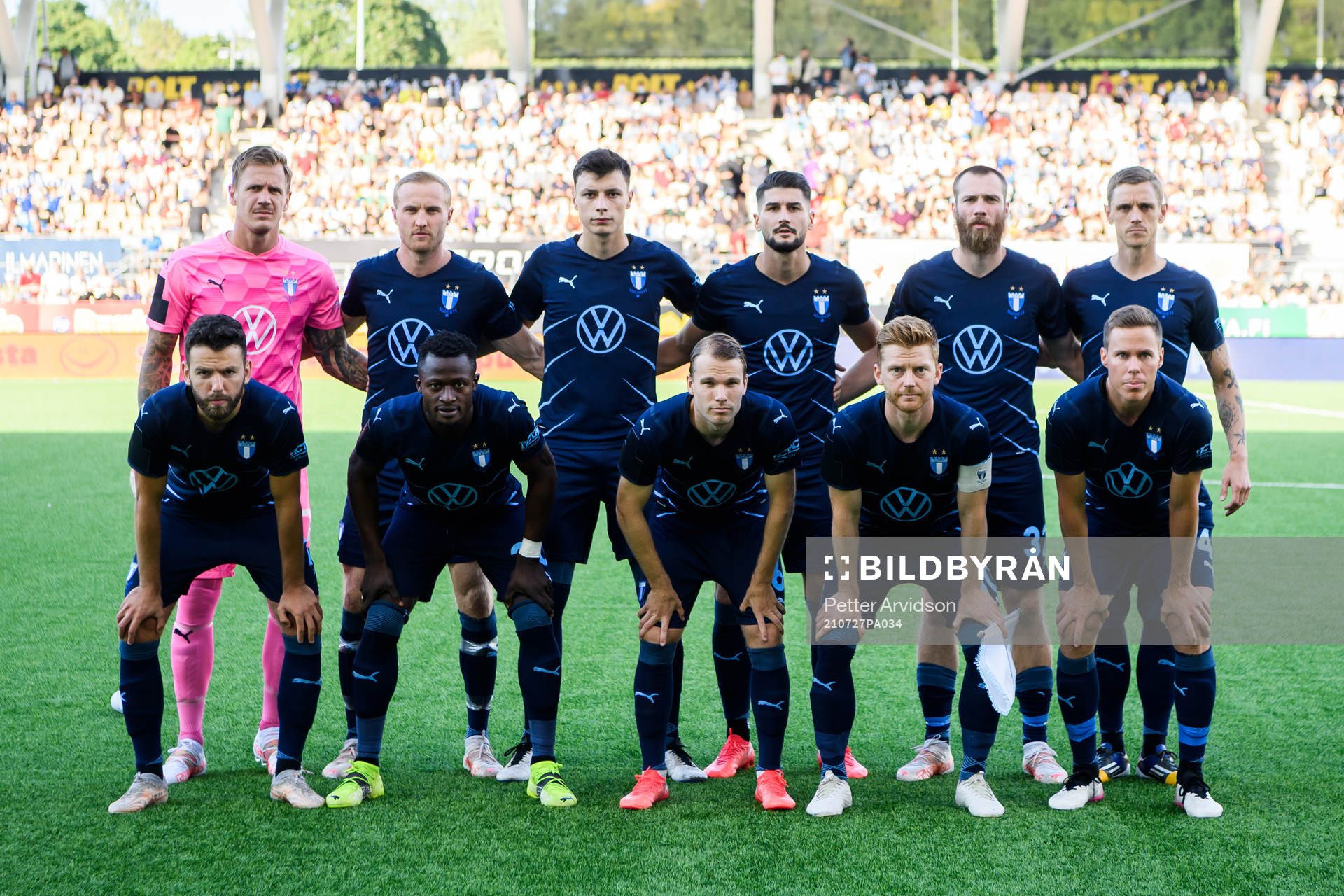 The starting eleven of Malmö FF pose for a photo