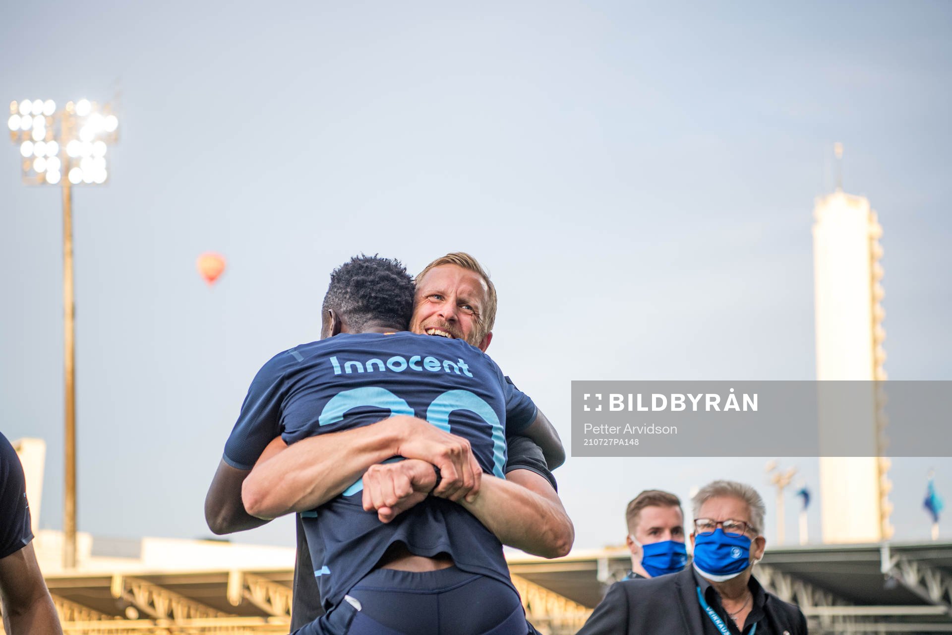 Bonke Innocent and Alexander Nilsson, physiotherapist of