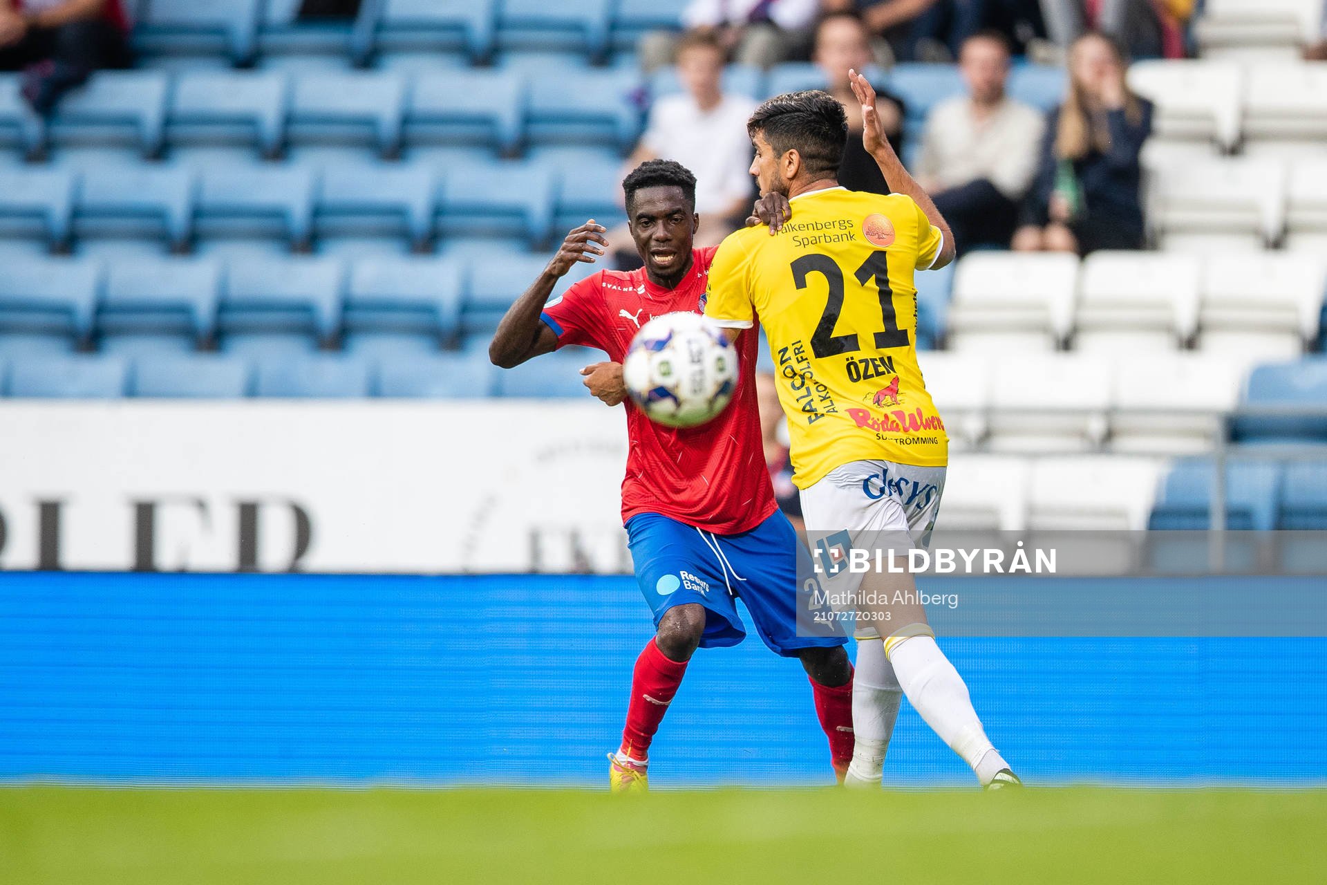 Helsingborgs Benjamin Acquah och Falkenbergs Mahmut Özen