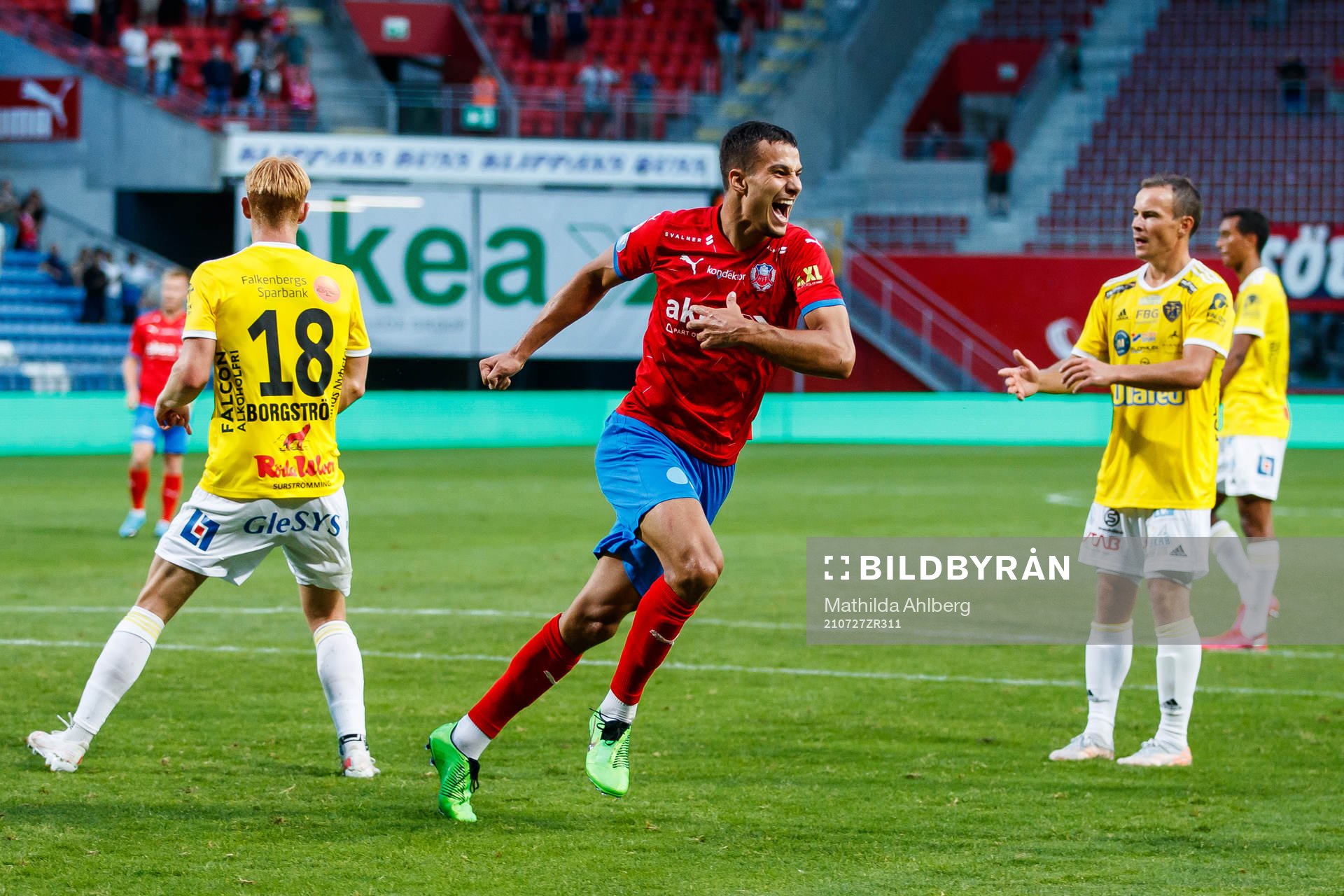 Helsingborgs Assad Al Hamlawi jublar efter 4-0 under fotbollsmatchen i Superettan mellan Helsingborg och Falkenberg den 27 juli 2021 i Helsingborg.
