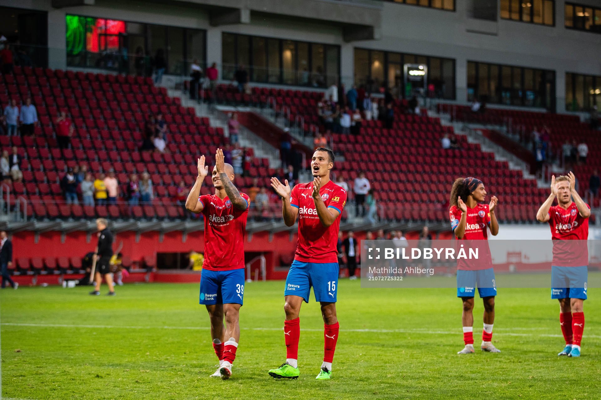 Helsingborgs Anthony van den Hurk och Assad Al Hamlawi jublar efter fotbollsmatchen i Superettan mellan Helsingborg och Falkenberg den 27 juli 2021 i Helsingborg.
