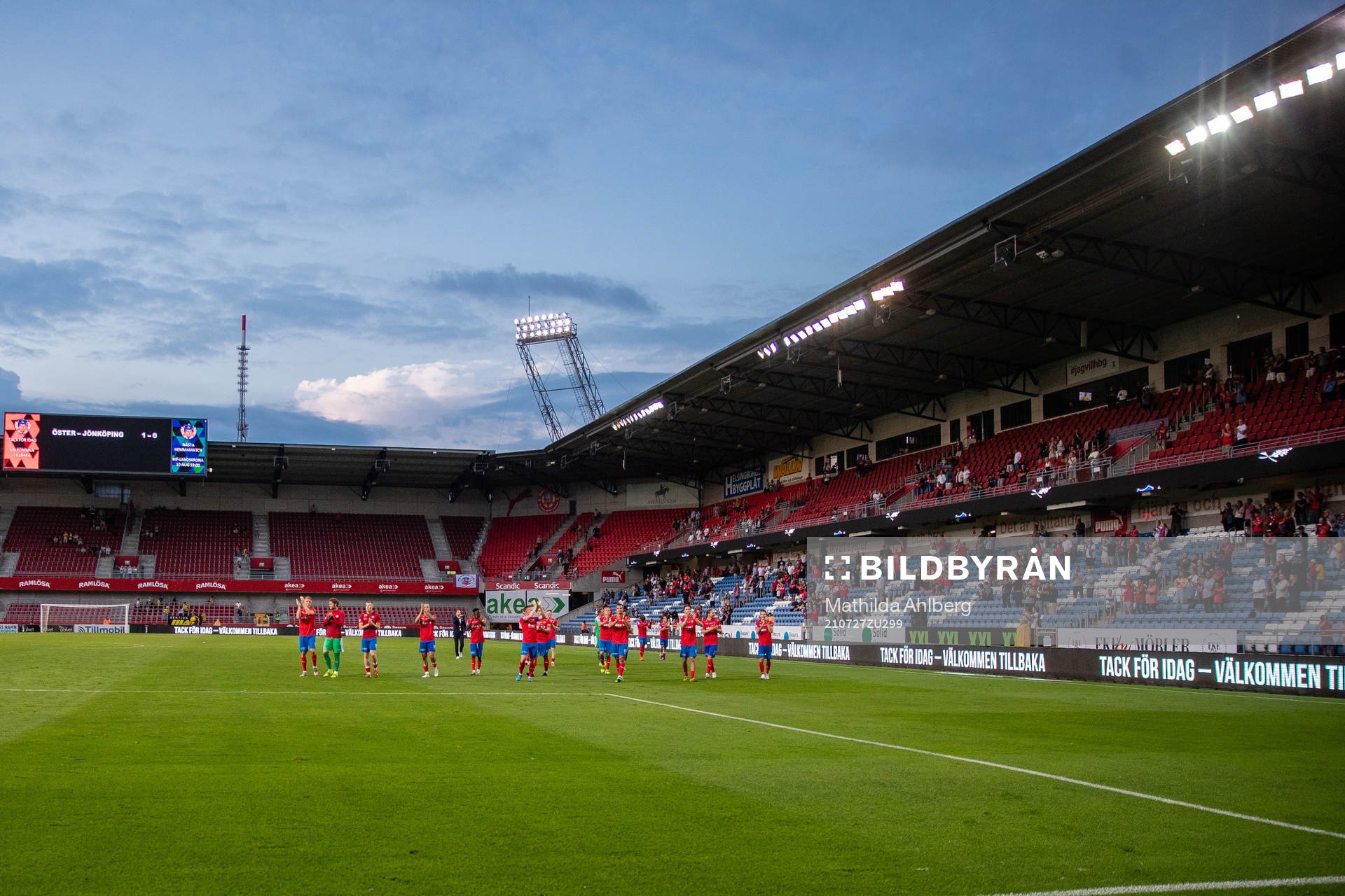 Helsingborgs spelare tackar publiken