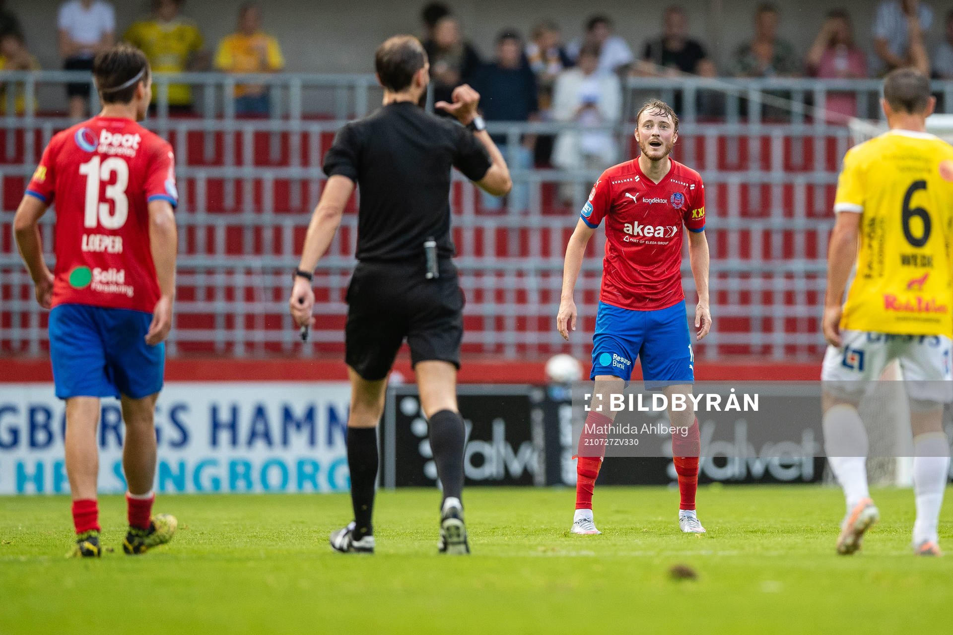 Helsingborgs Rasmus Jönsson reagerar mot domslut