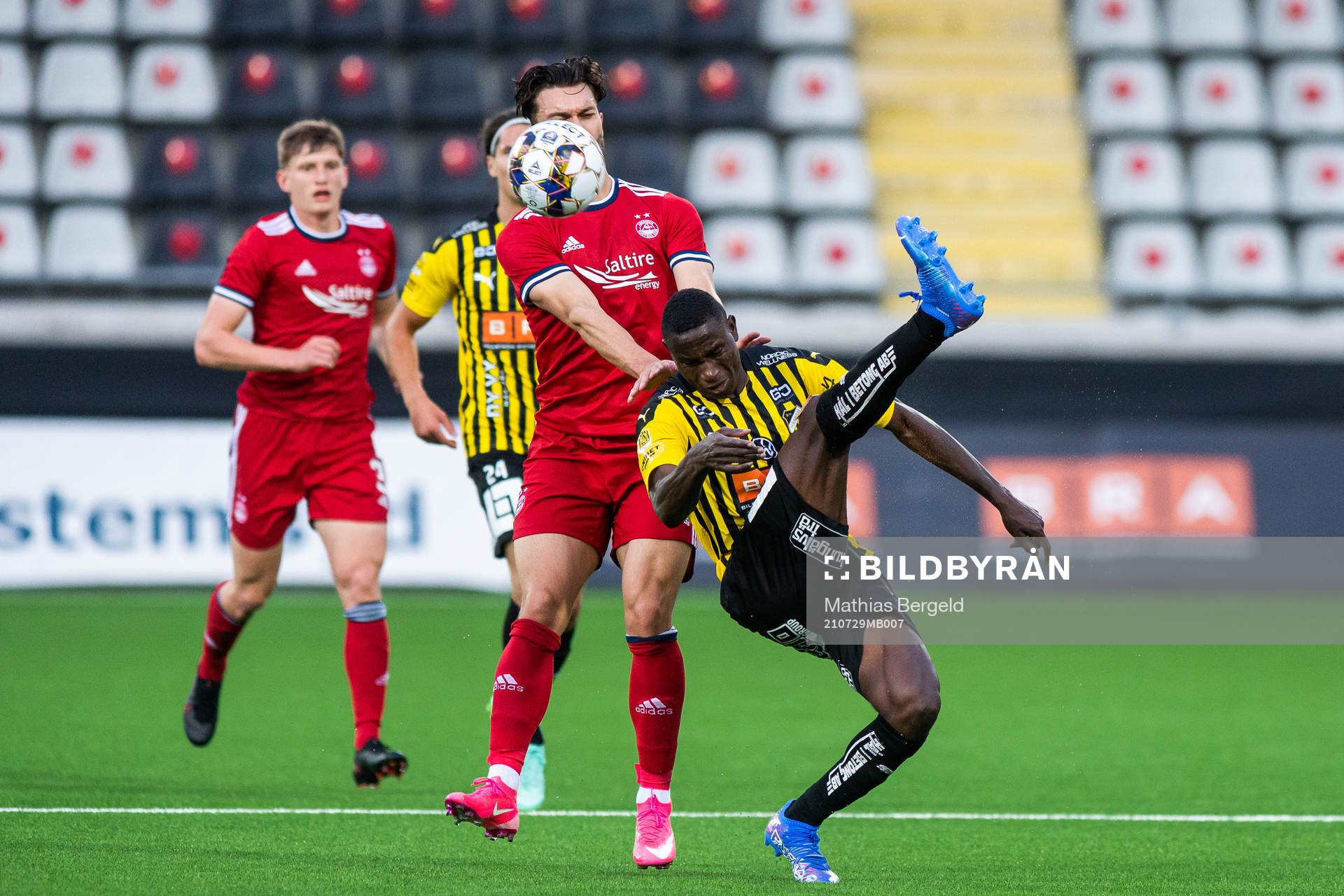 Connor McLennan of Aberdeen and Godswill Ekpolo of Häcken