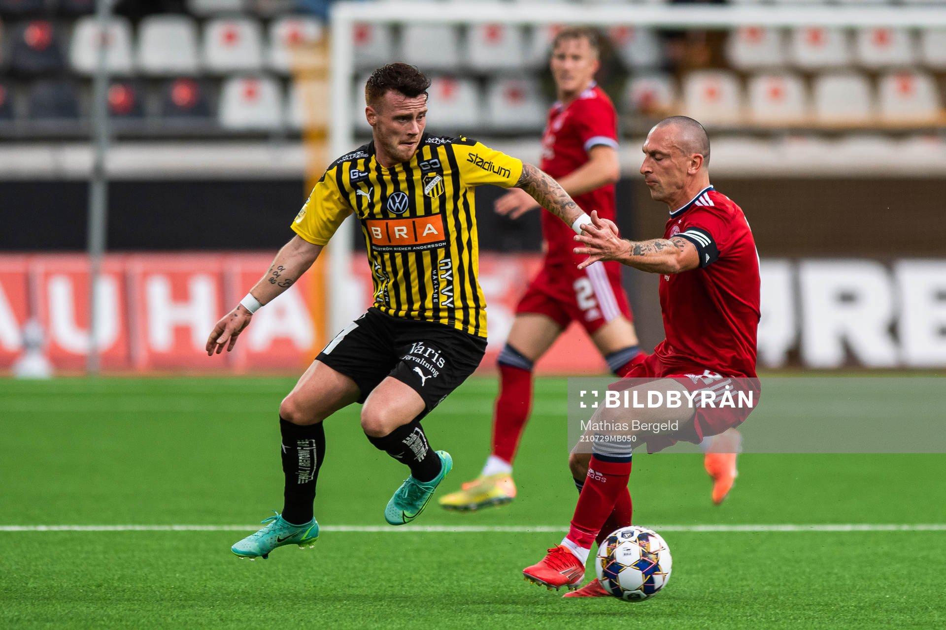Tobias Heintz of Häcken and Scott Brown of Aberdeen during the UEFA Conference League qualifying match between Häcken and Aberdeen on July 29, 2021 in Göteborg.