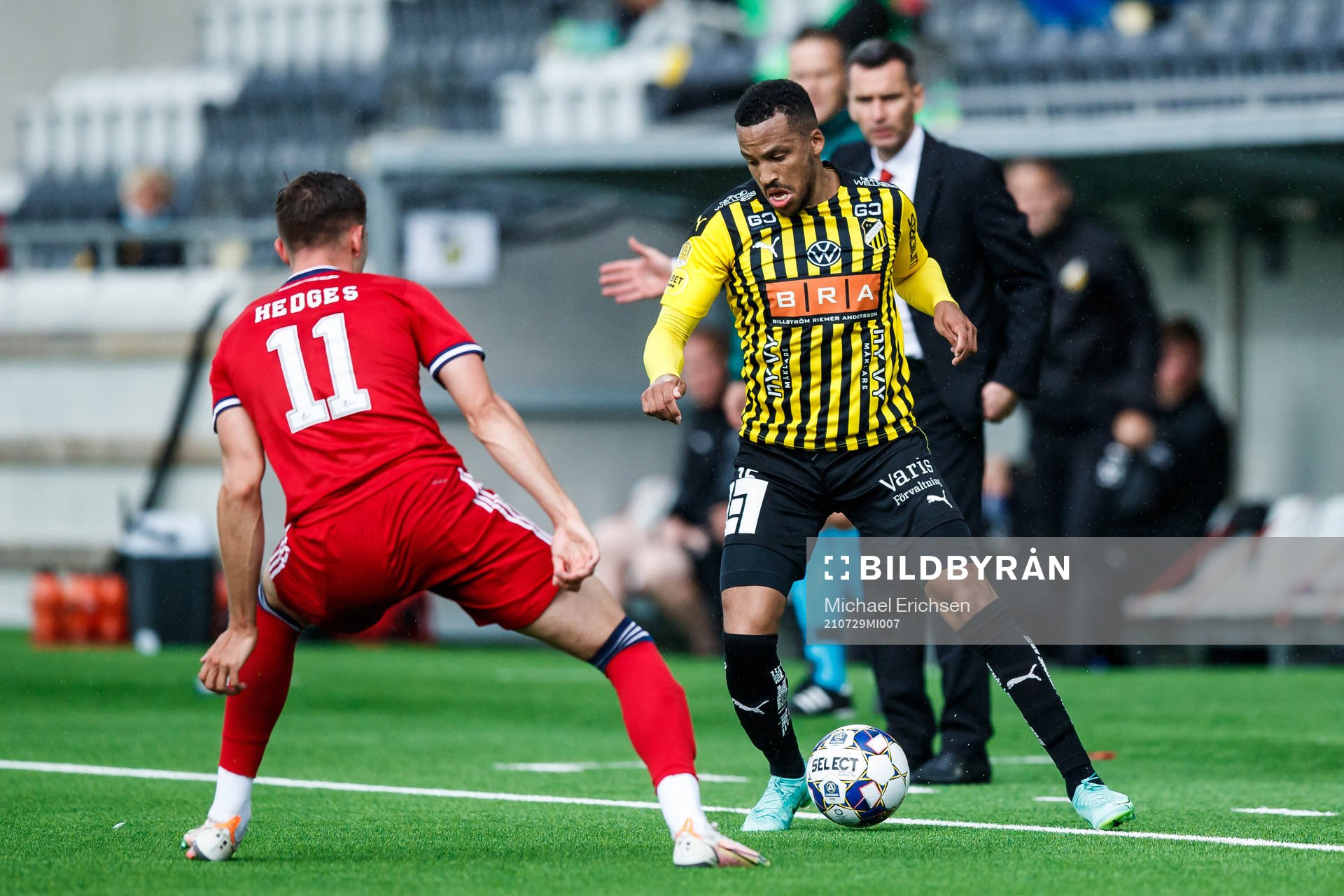 Ryan Hedges of Aberdeen and Martin Olsson  of Häcken