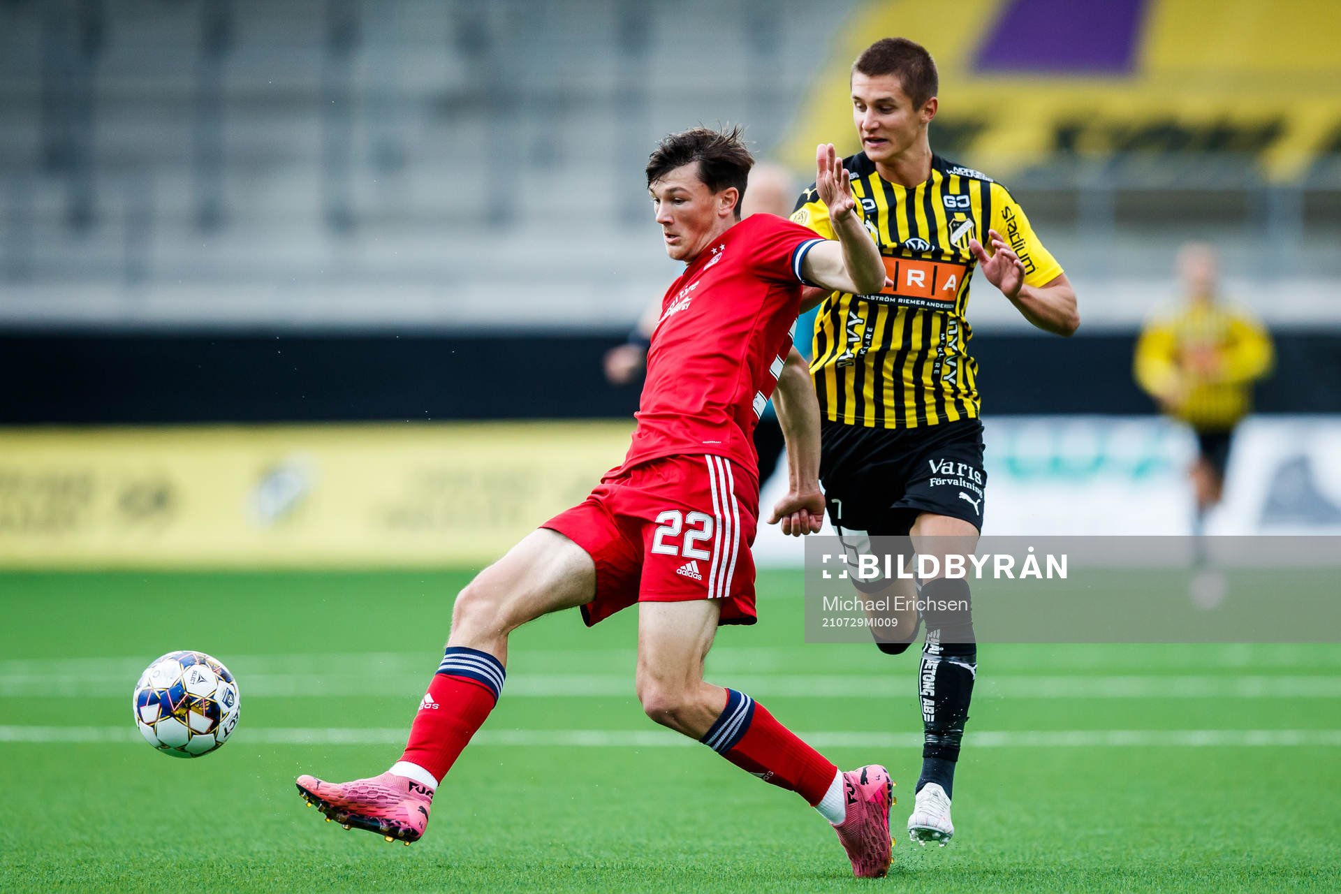 Calvin Ramsay of Aberdeen and Leo Bengtsson of Häcken