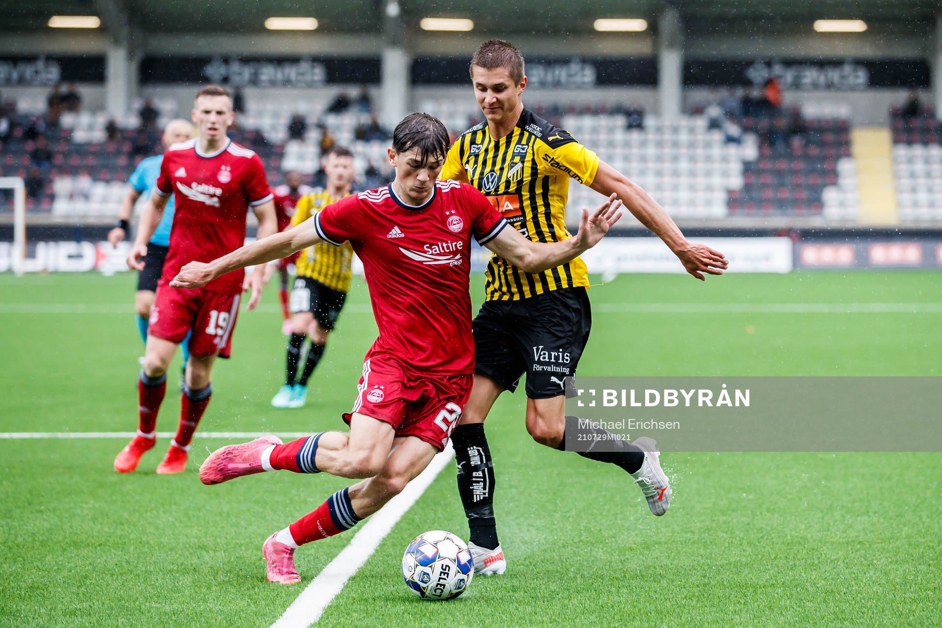 Calvin Ramsay of Aberdeen and Leo Bengtsson of Häcken