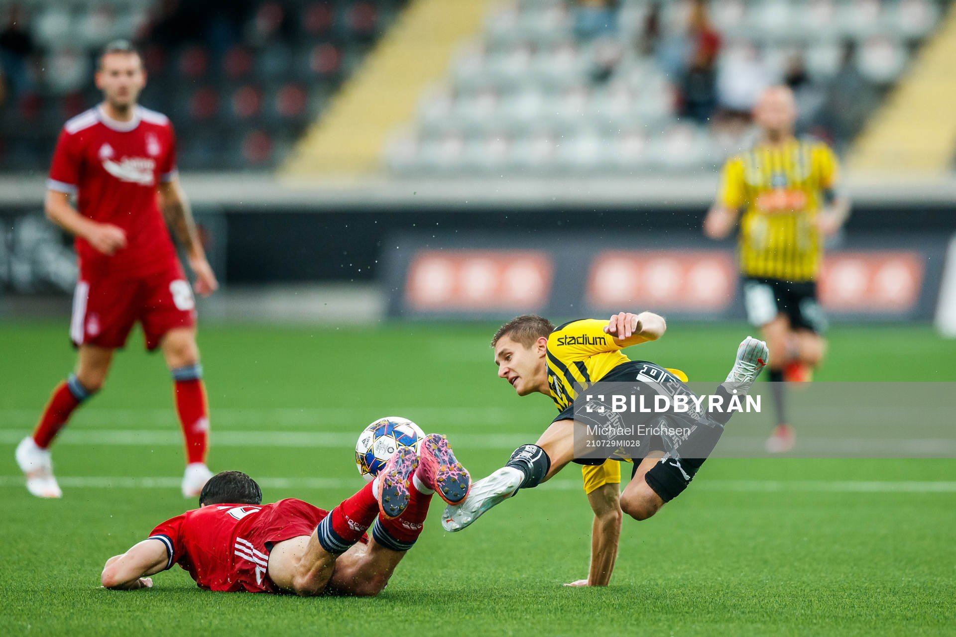 Calvin Ramsay of Aberdeen and Leo Bengtsson of Häcken