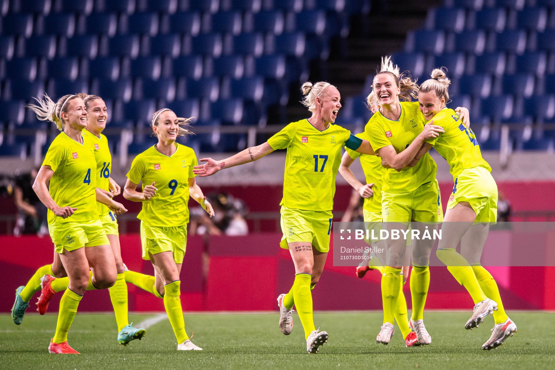 Magdalena Eriksson of Sweden celebrate with teammates after scoring the 1-0 goal in the women's football match between Sweden and Japan at the Tokyo 2020 Olympic Games on July 30, 2021 in Tokyo.