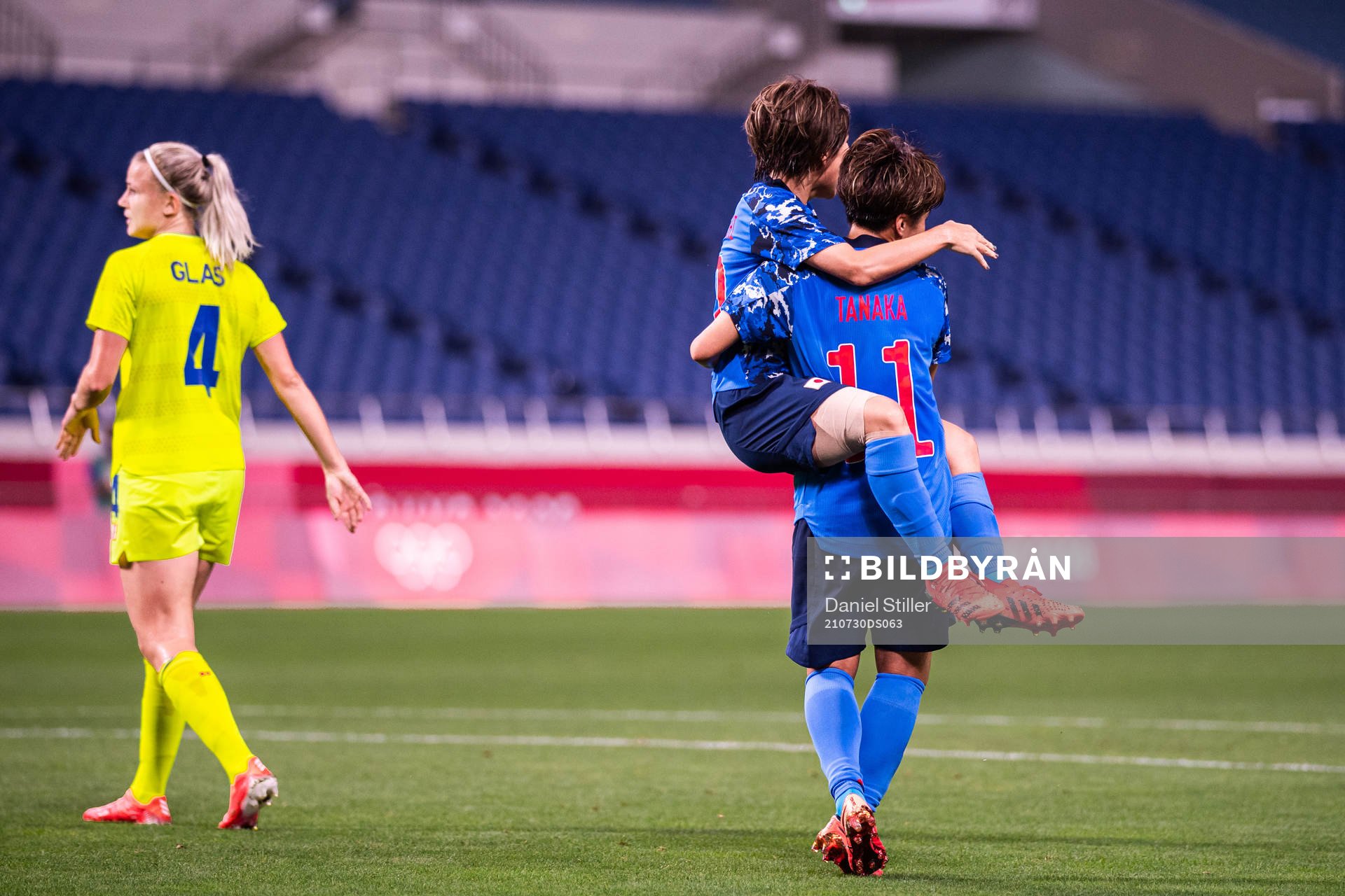 Players of Japan celebrate after scoring the 1-1 goal in the women's football match between Sweden and Japan at the Tokyo 2020 Olympic Games on July 30, 2021 in Tokyo.