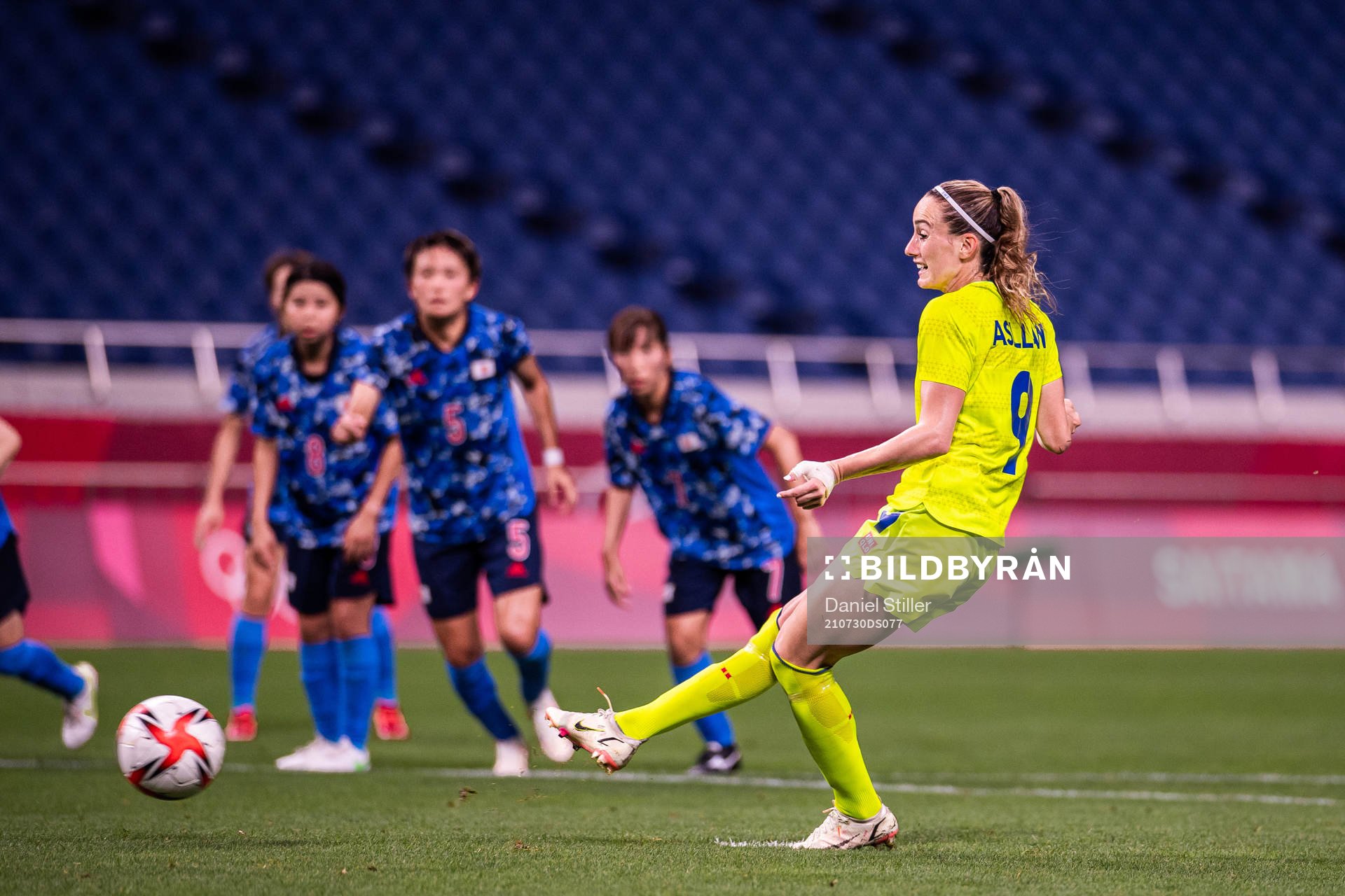 Kosovare Asllani of Sweden scoree the 3-1 goal in the