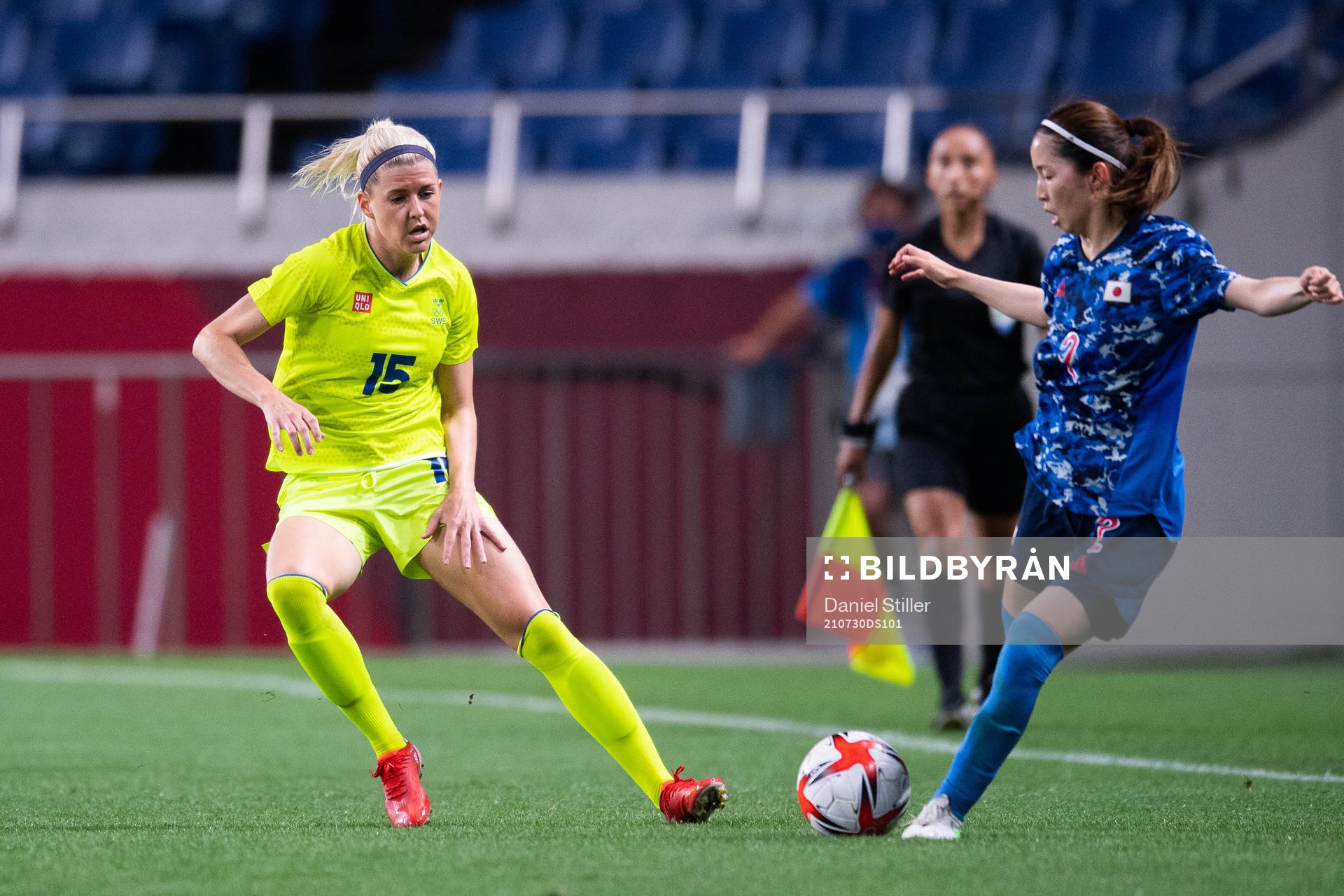 Olivia Schough of Sweden and Risa Shimizu of Japan in the