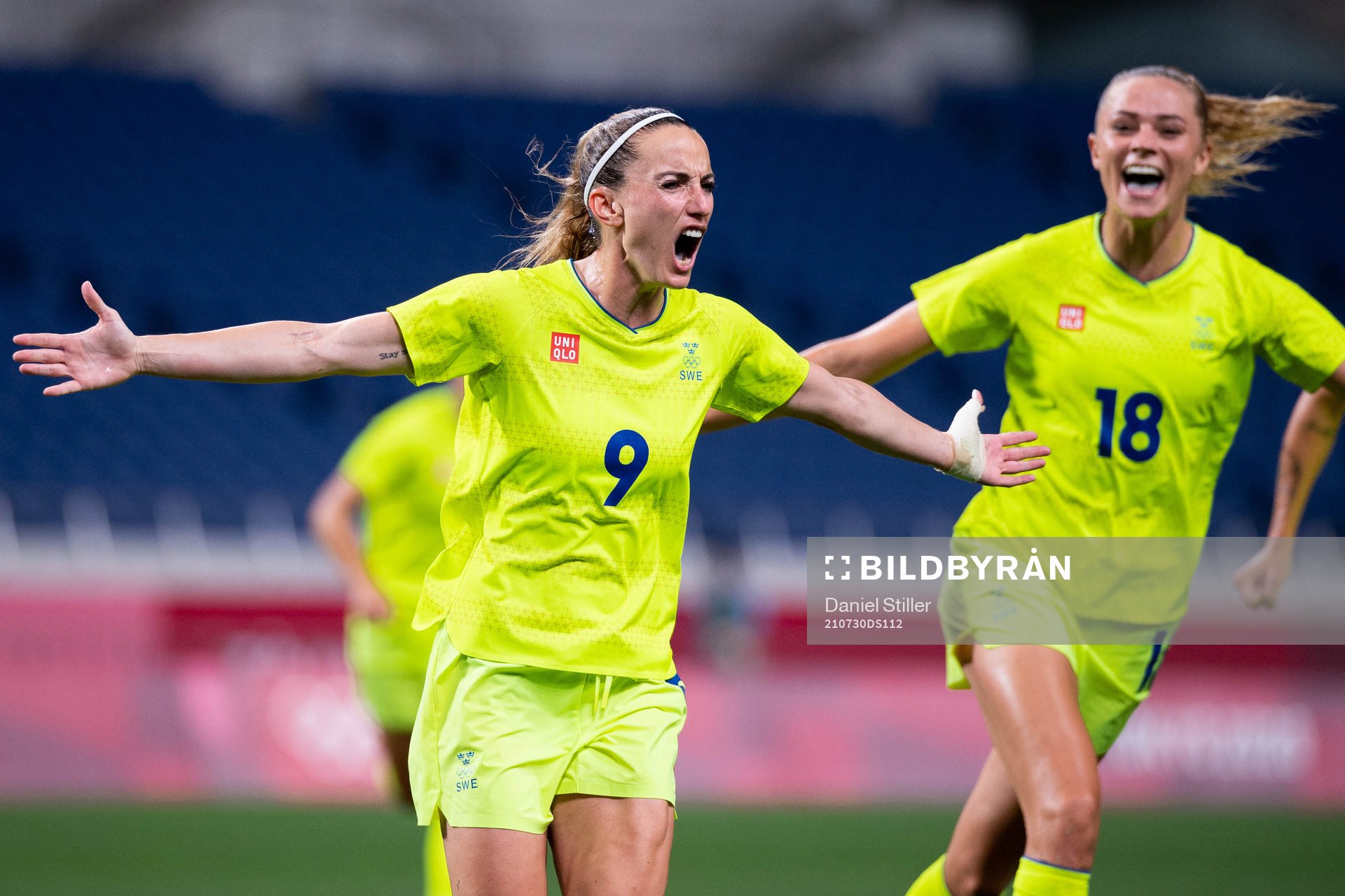 Kosovare Asllani of Sweden scores 3-1 and celebrates
