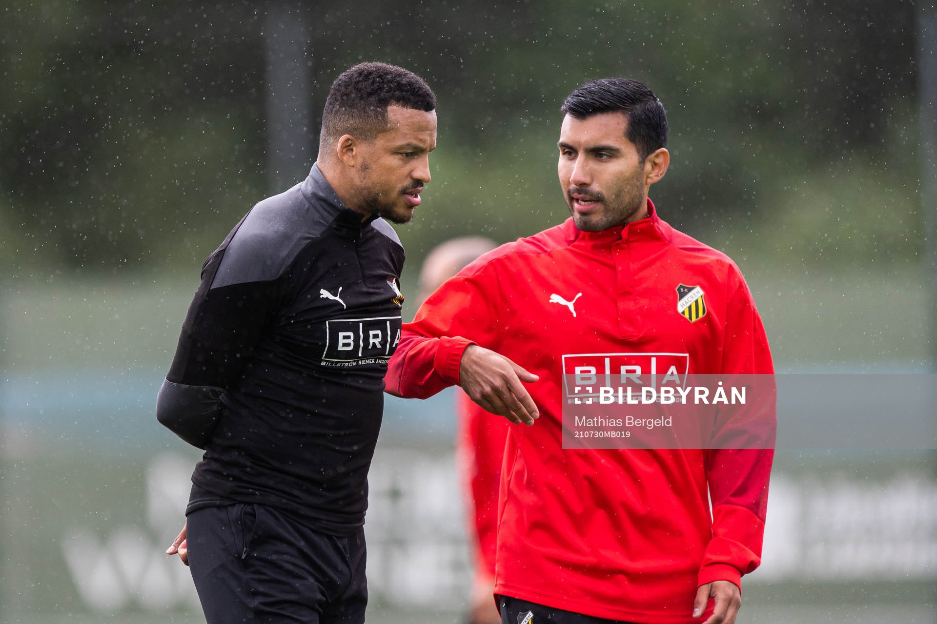 Martin Olsson och matchanalytiker Mario Chavez